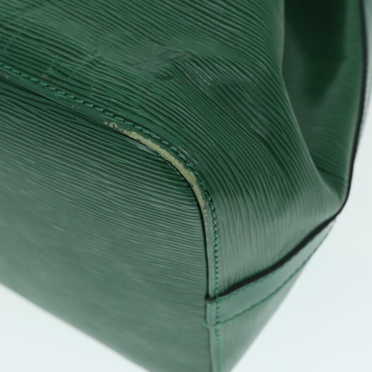 Louis Vuitton Noe Green Leather Shoulder Bag (Pre-Owned)