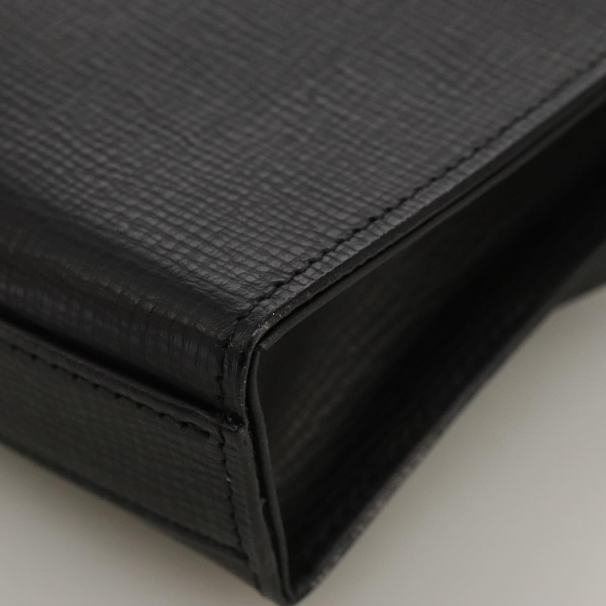 Burberry Black Leather Clutch Bag (Pre-Owned)