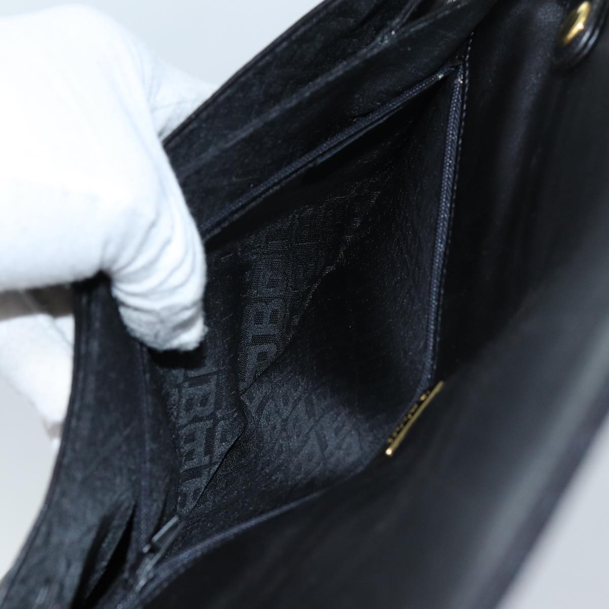 Bally Black Leather Shoulder Bag (Pre-Owned)