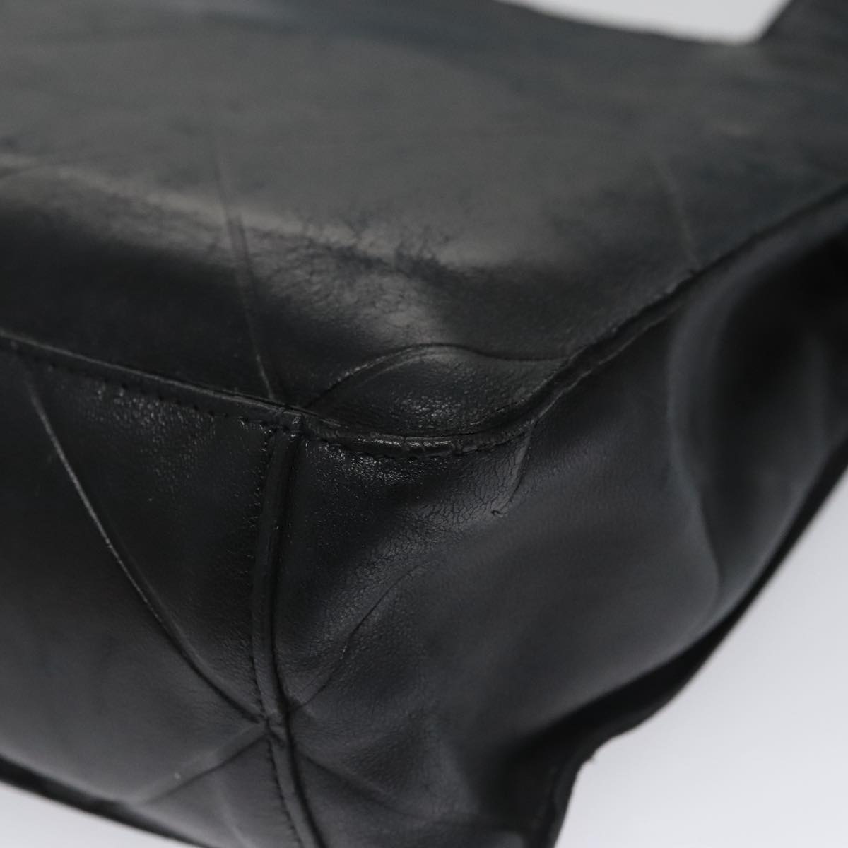 Chanel Black Leather Handbag (Pre-Owned)