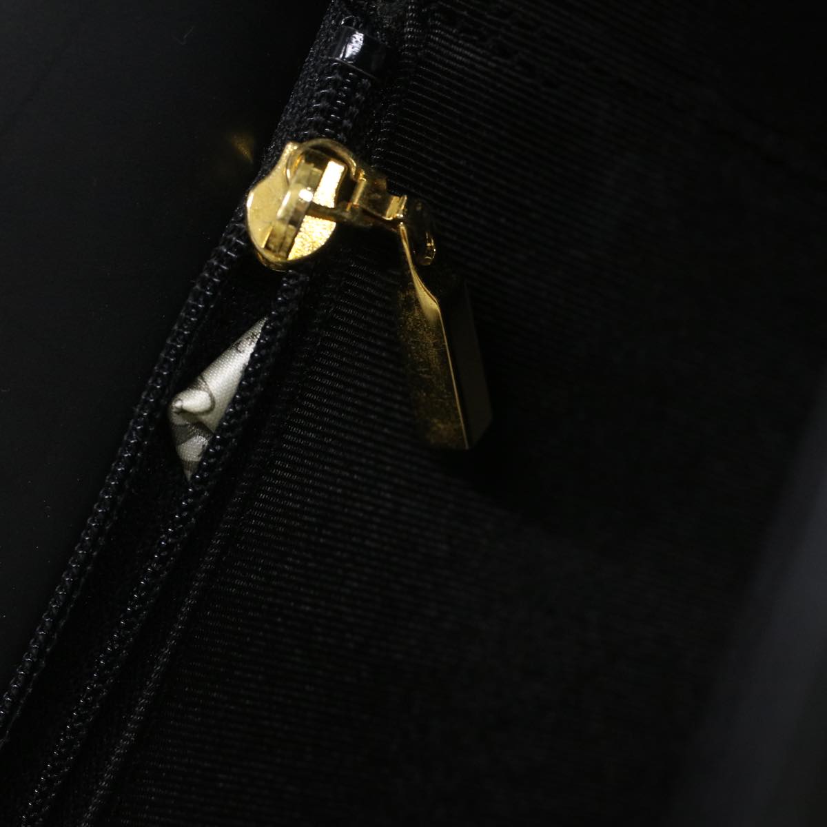 Givenchy Black Leather Shoulder Bag (Pre-Owned)