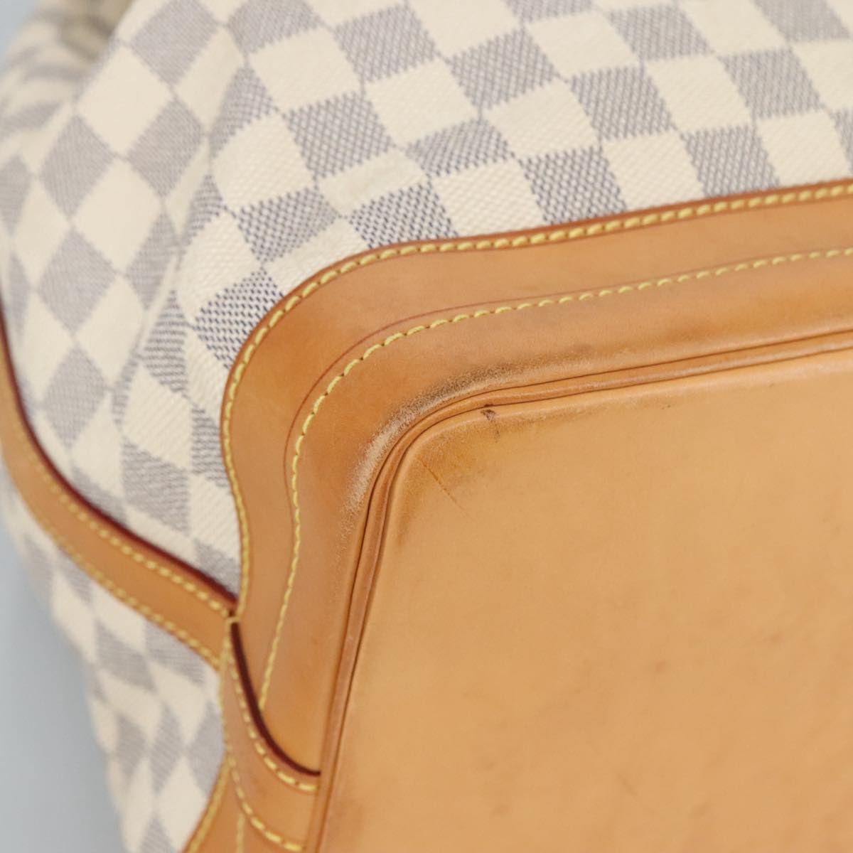 Louis Vuitton Noe White Canvas Shoulder Bag (Pre-Owned)