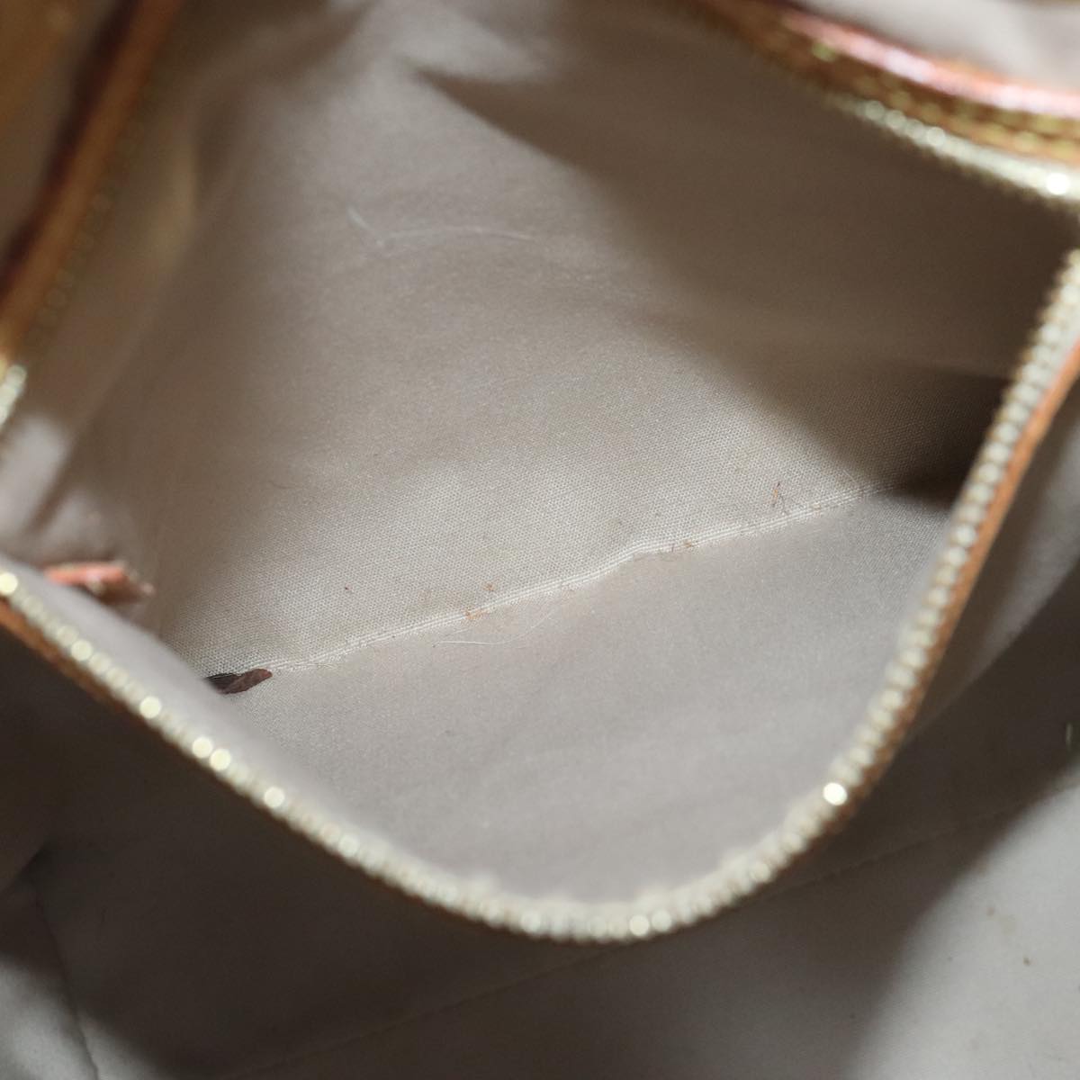 Louis Vuitton Reade Beige Patent Leather Tote Bag (Pre-Owned)