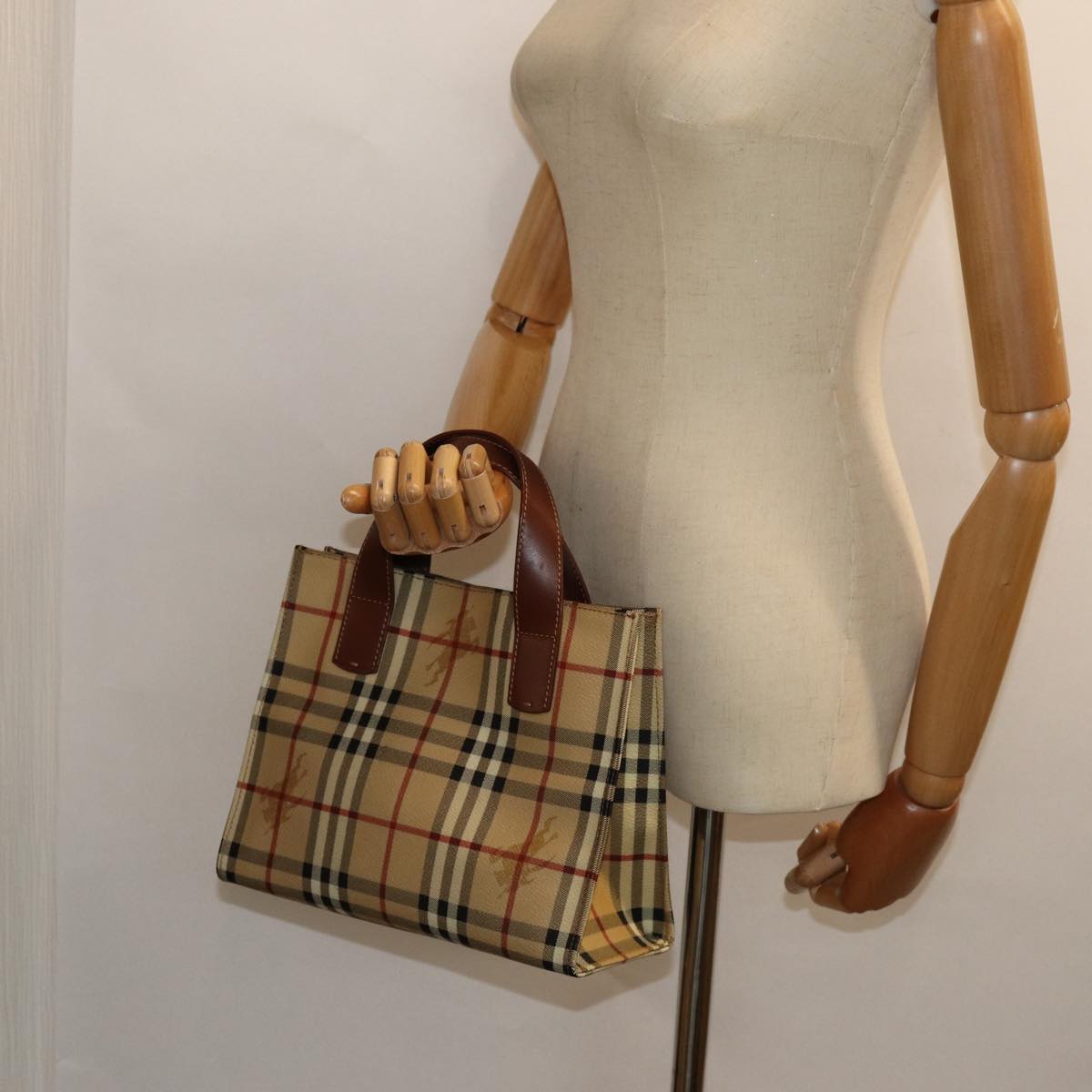 Burberry Beige Leather Handbag (Pre-Owned)