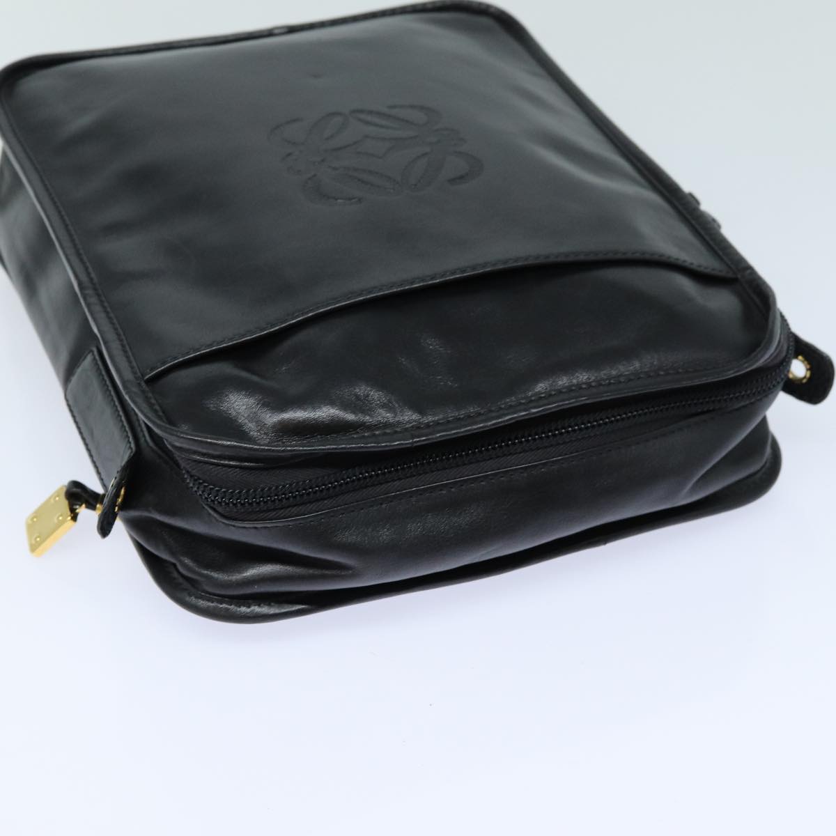 Loewe Black Leather Shoulder Bag (Pre-Owned)