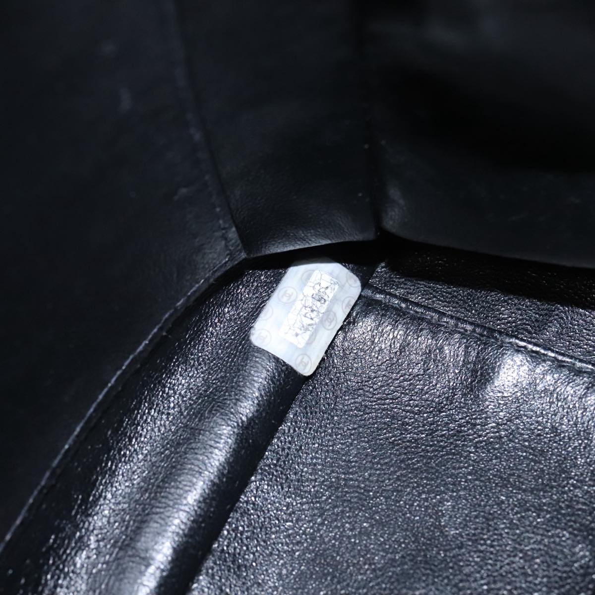 Chanel Black Leather Handbag (Pre-Owned)