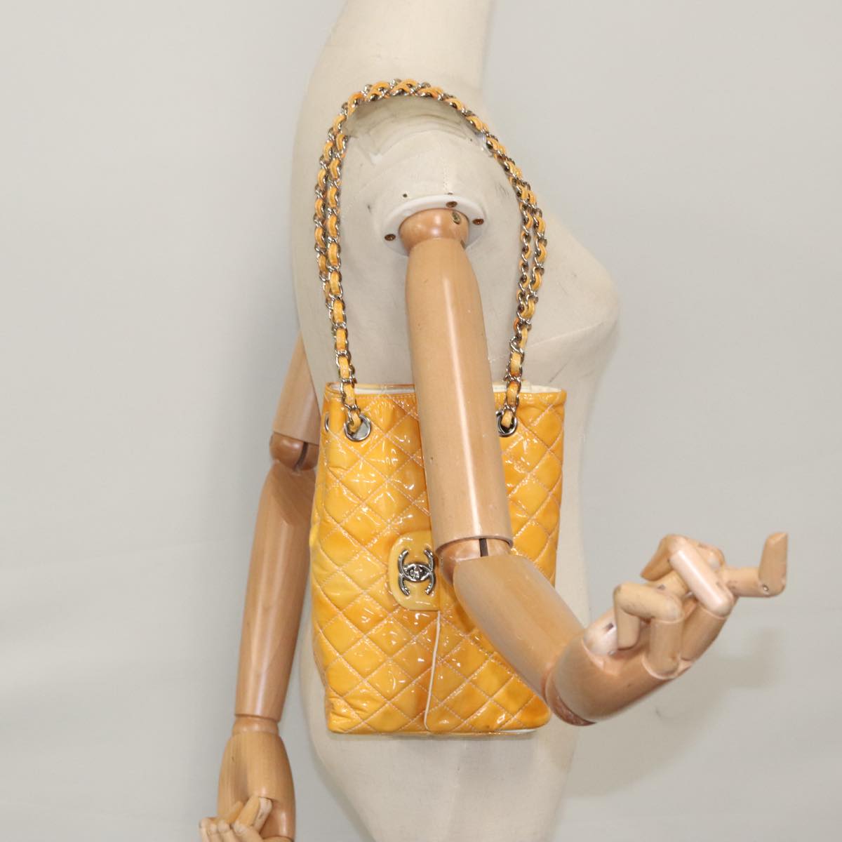 Chanel Timeless Yellow Patent Leather Shoulder Bag (Pre-Owned)