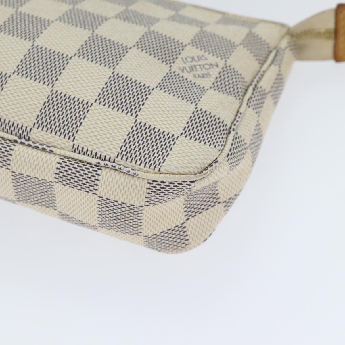 Louis Vuitton Pochette Accessoire Beige Canvas Clutch Bag (Pre-Owned)