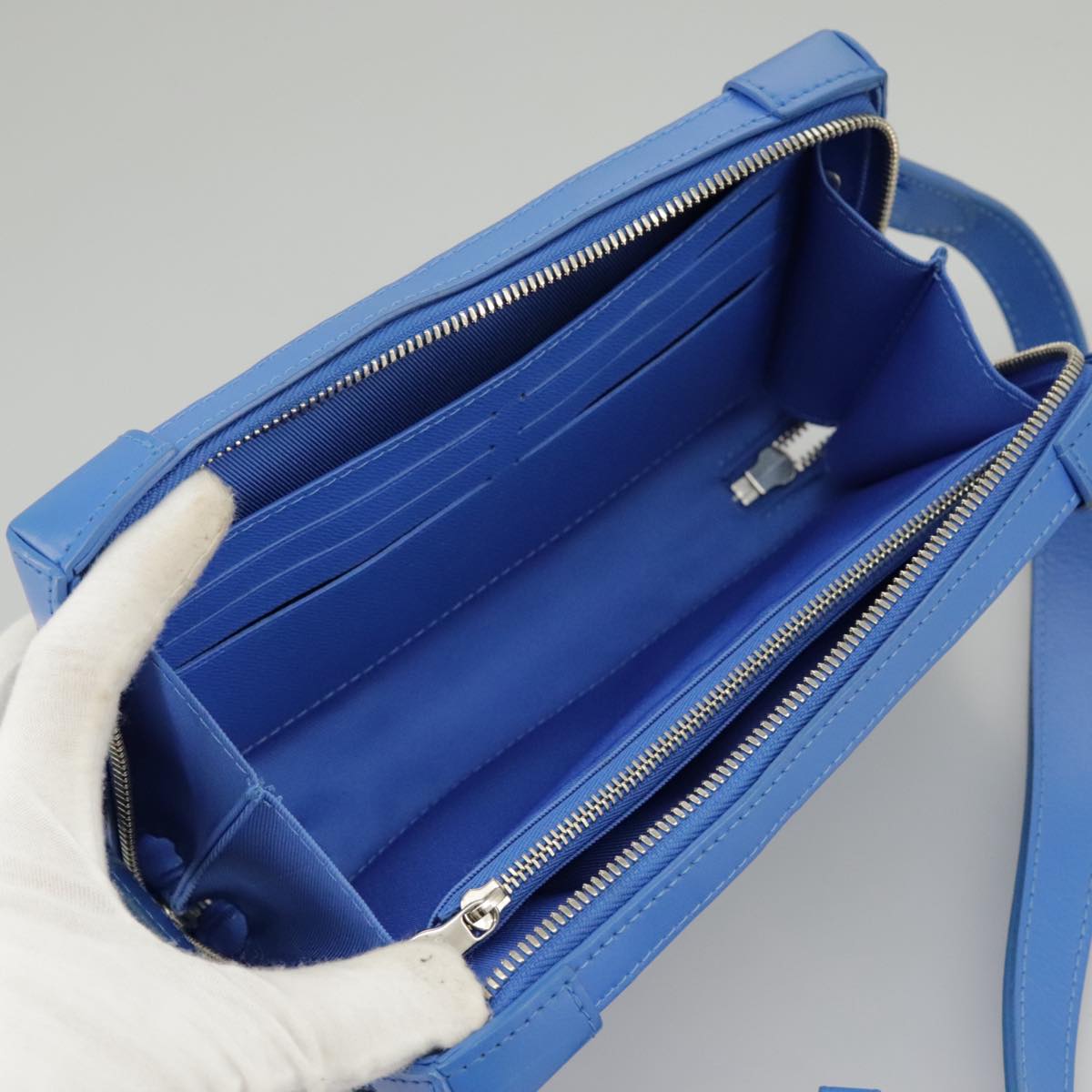 Louis Vuitton Trunk Blue Canvas Shoulder Bag (Pre-Owned)