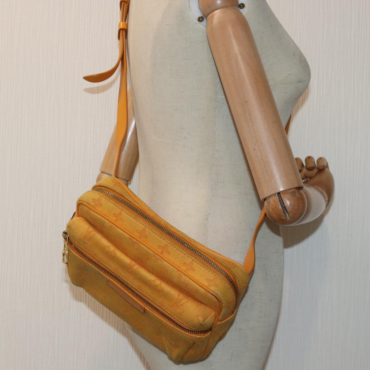 Louis Vuitton Outdoor Yellow Canvas Shoulder Bag (Pre-Owned)