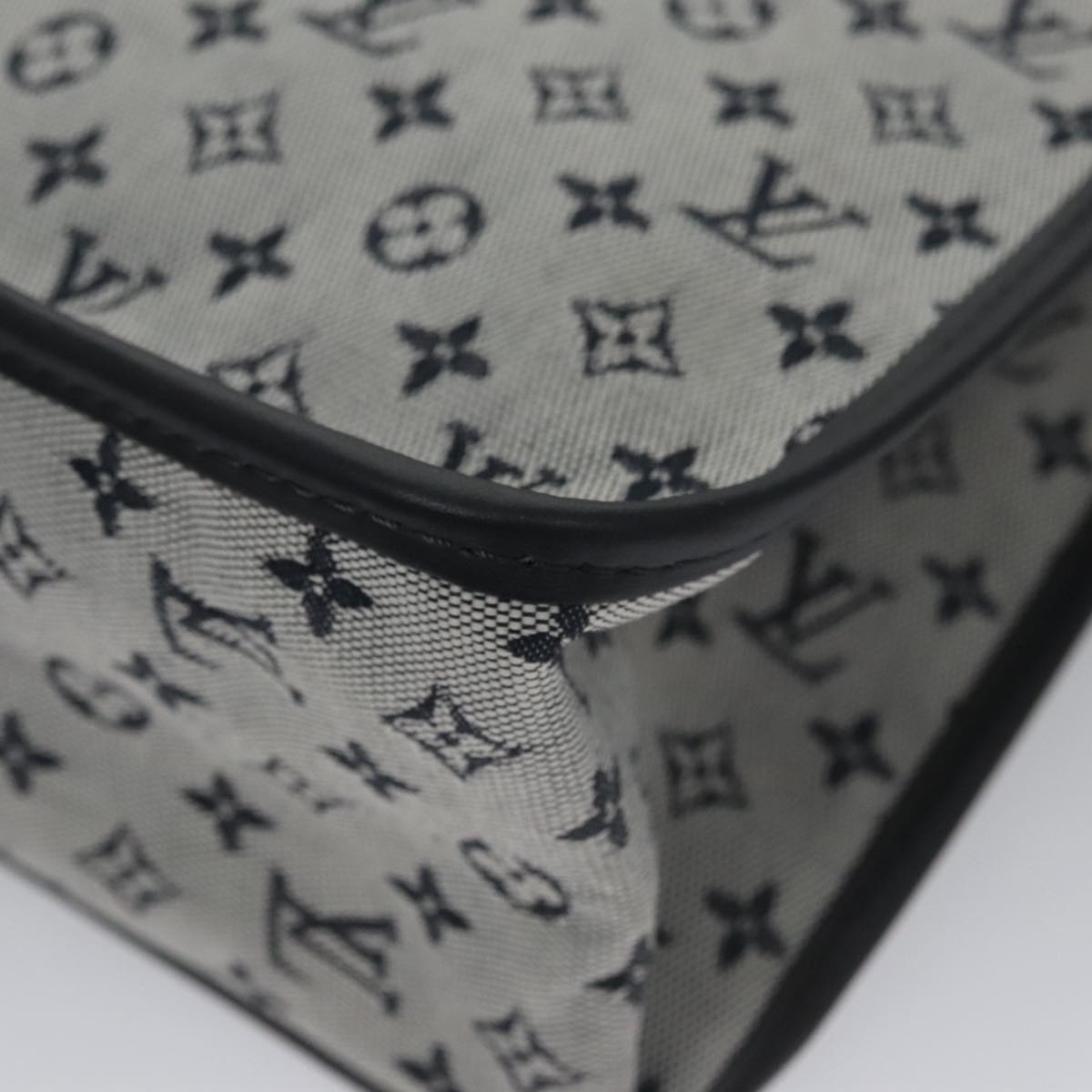Louis Vuitton Catherine Grey Canvas Handbag (Pre-Owned)