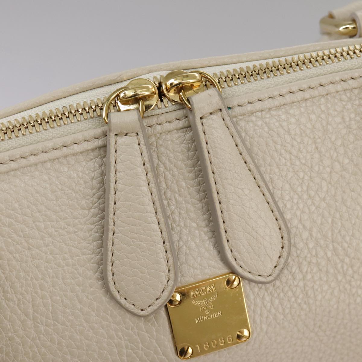MCM White Leather Tote Bag (Pre-Owned)