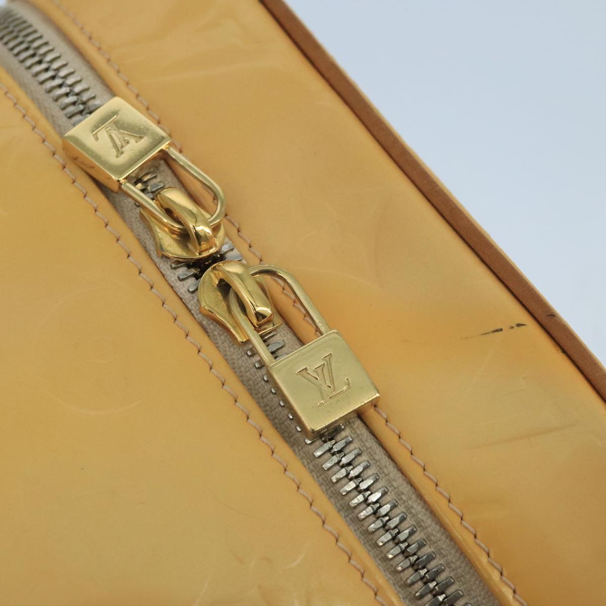 Louis Vuitton Sullivan Yellow Patent Leather Shoulder Bag (Pre-Owned)