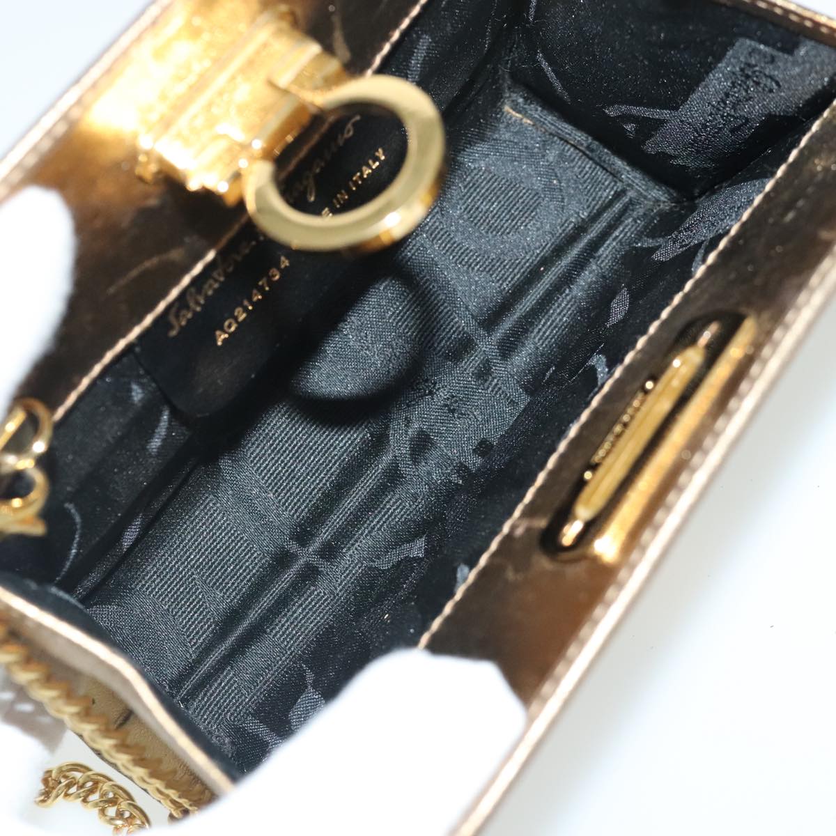Salvatore Ferragamo Gancini Gold Leather Shoulder Bag (Pre-Owned)