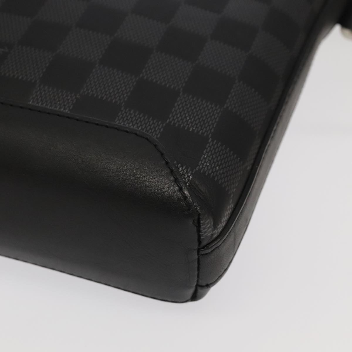 Louis Vuitton Discovery Black Leather Shoulder Bag (Pre-Owned)