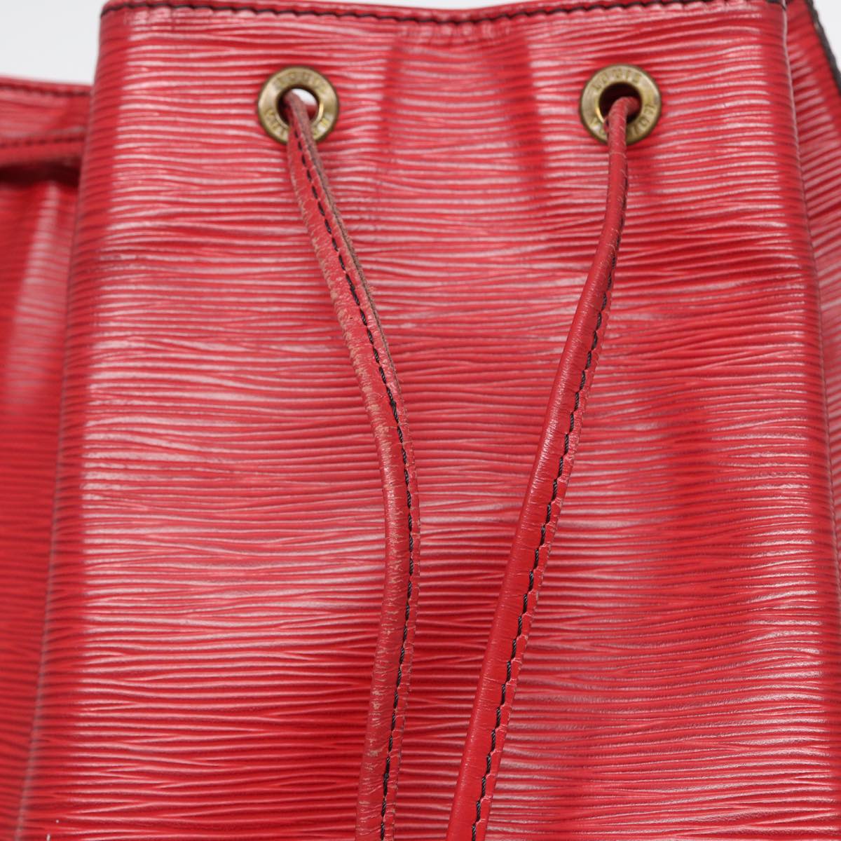 Louis Vuitton Noé Red Leather Shoulder Bag (Pre-Owned)