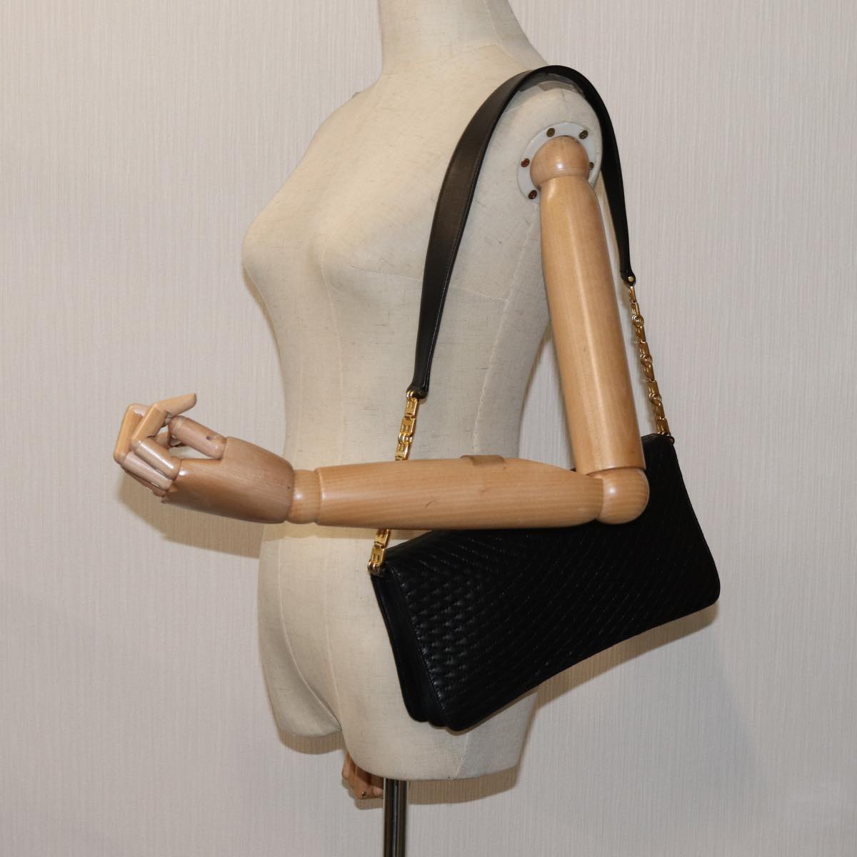 Bally Black Leather Shoulder Bag (Pre-Owned)