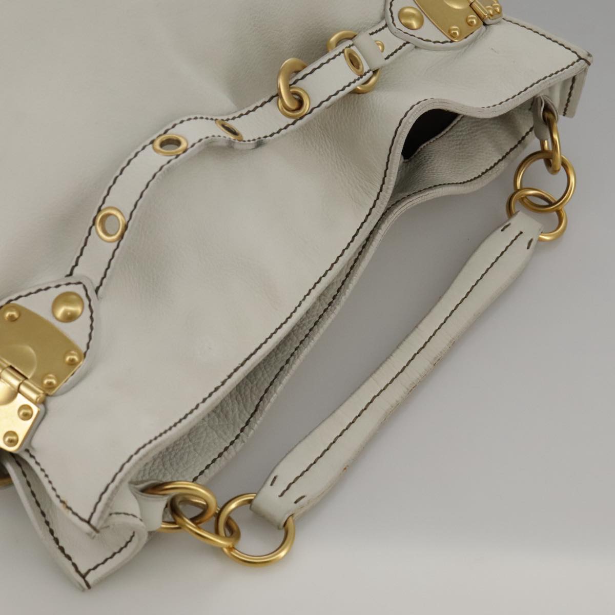 Miu Miu White Leather Shoulder Bag (Pre-Owned)