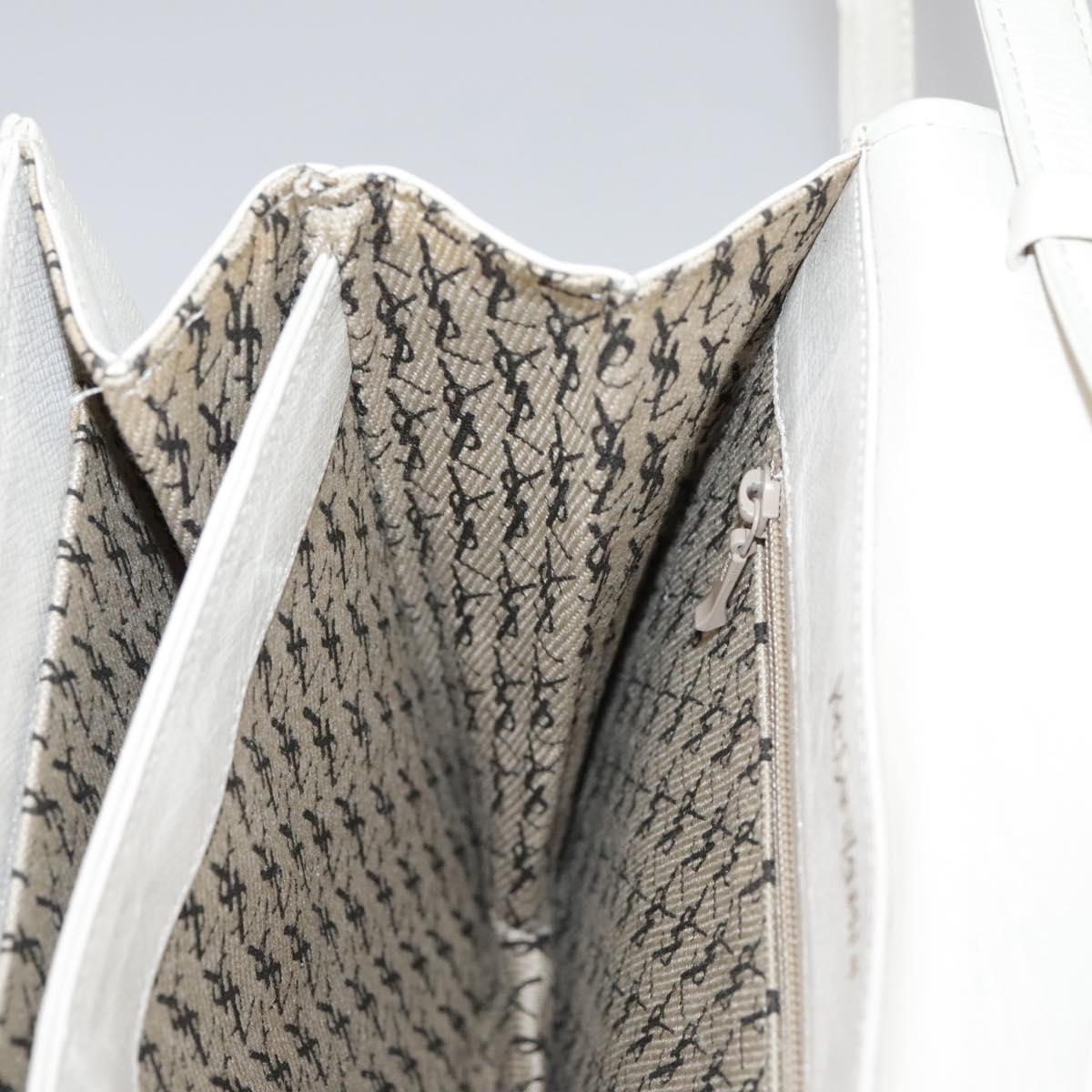 Saint Laurent Ysl Line White Leather Shoulder Bag (Pre-Owned)