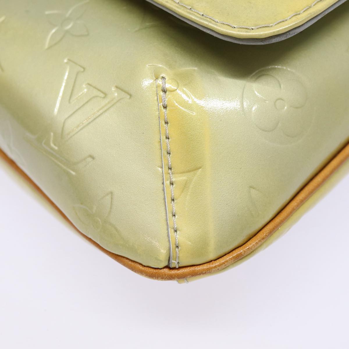 Louis Vuitton Thompson Street Grey Patent Leather Shoulder Bag (Pre-Owned)