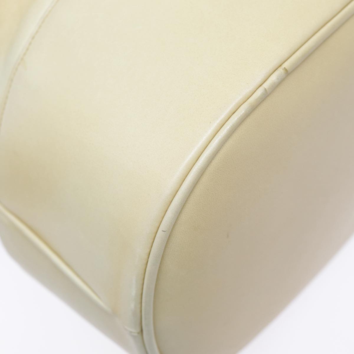Chanel Logo Cc Beige Leather Shoulder Bag (Pre-Owned)
