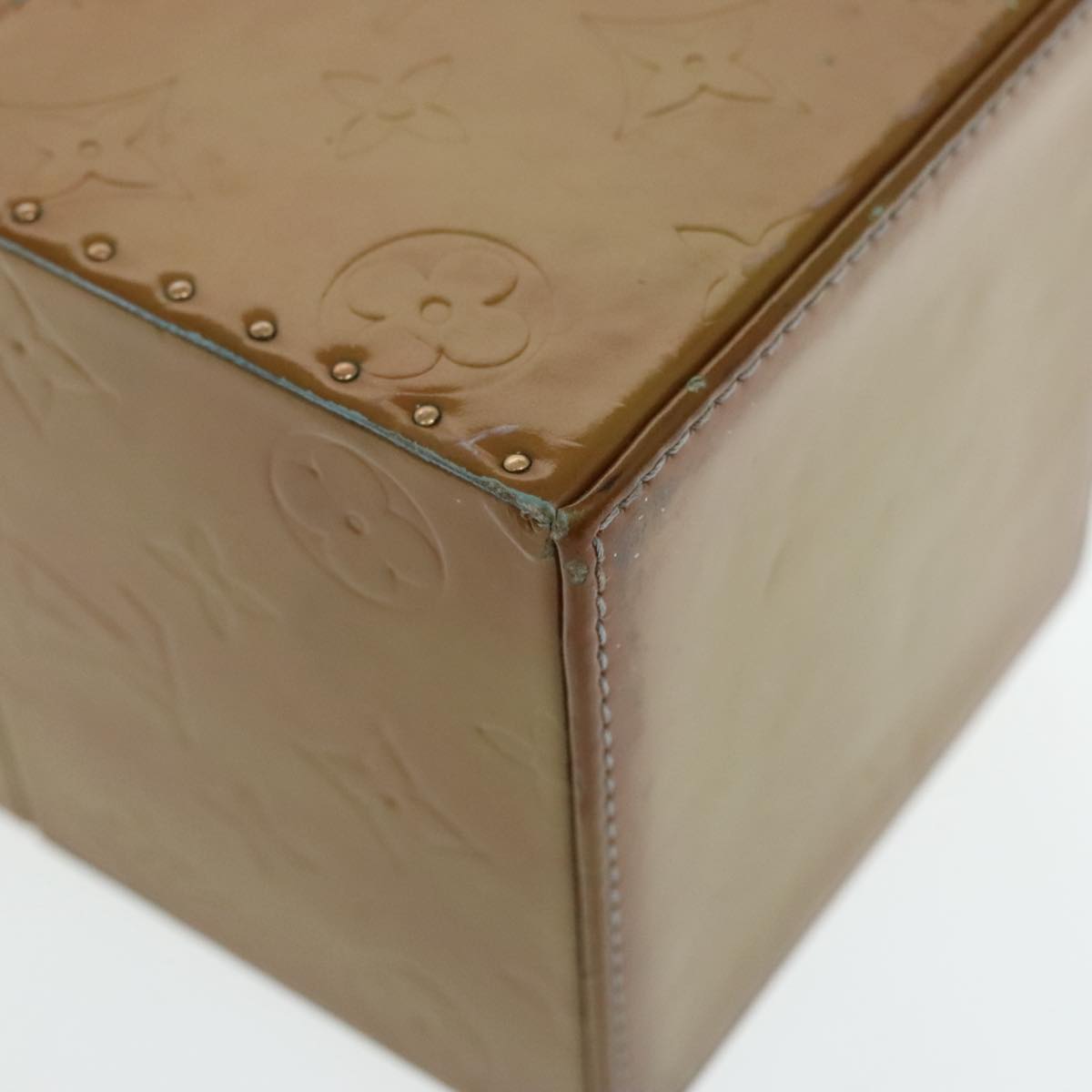 Louis Vuitton Bleecker Khaki Patent Leather Clutch Bag (Pre-Owned)