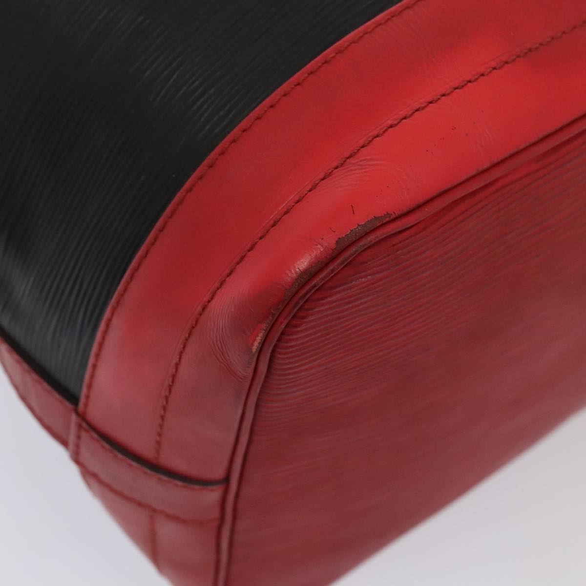 Louis Vuitton Noe Black Leather Shoulder Bag (Pre-Owned)