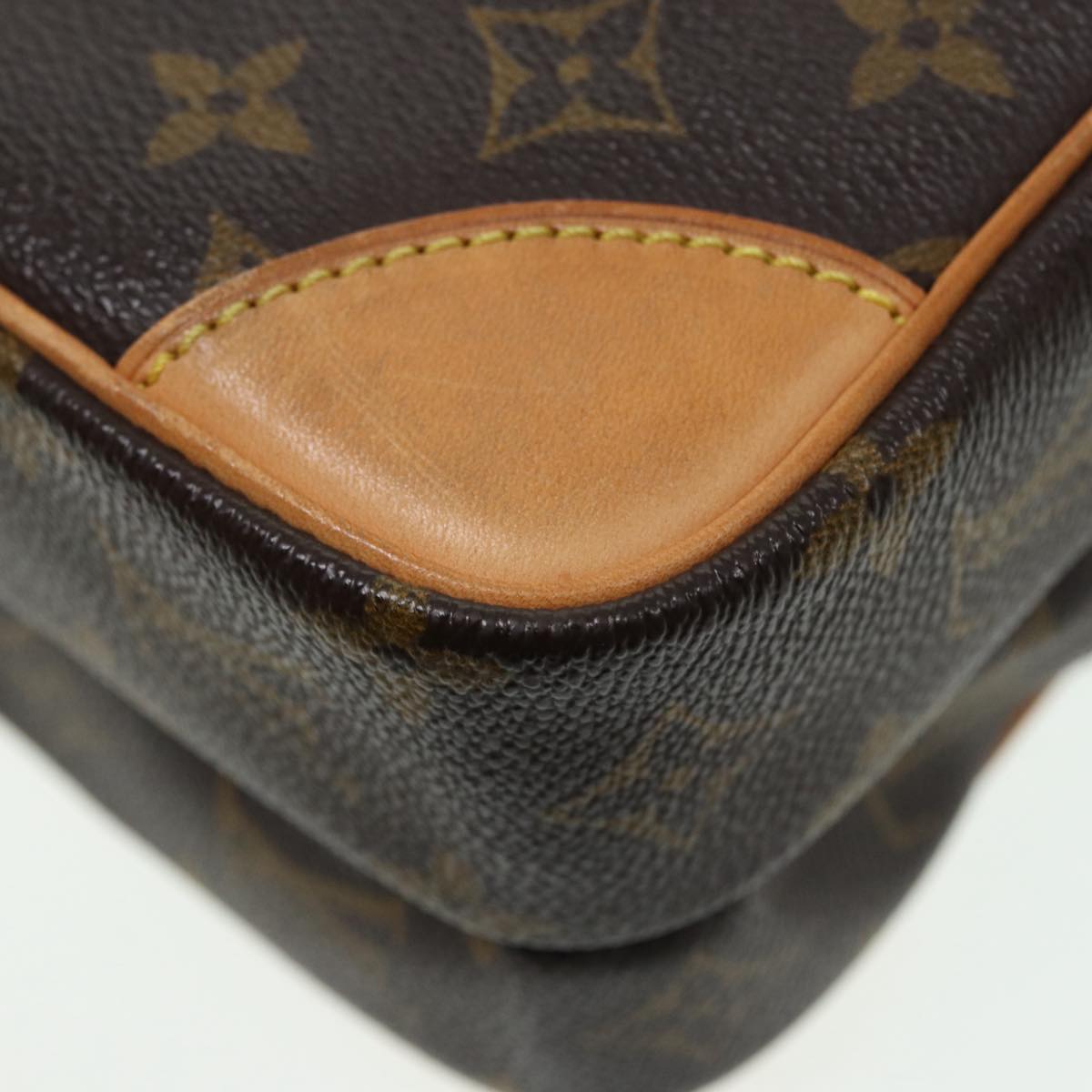 Louis Vuitton Amazon Brown Canvas Shoulder Bag (Pre-Owned)