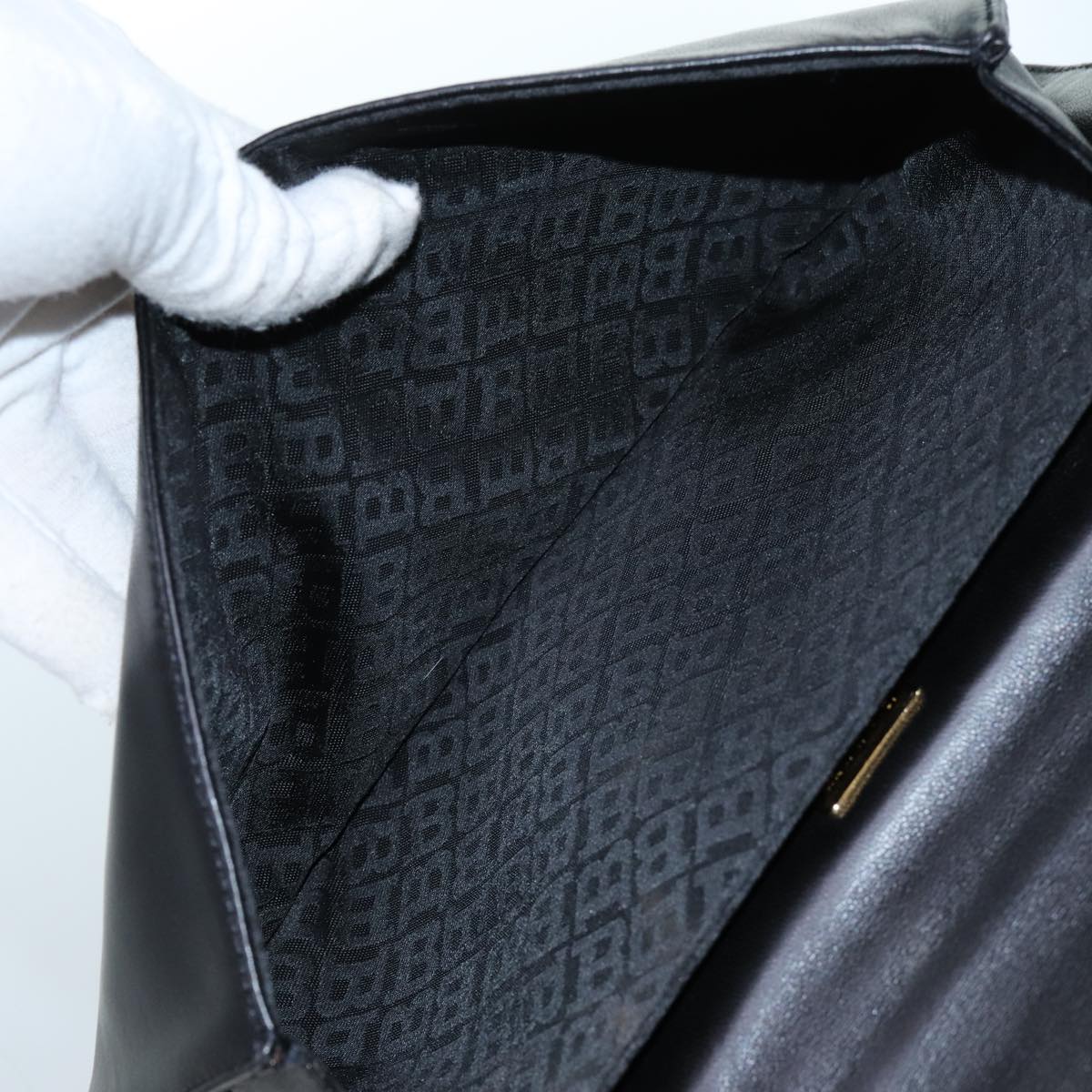 Bally Black Leather Shoulder Bag (Pre-Owned)