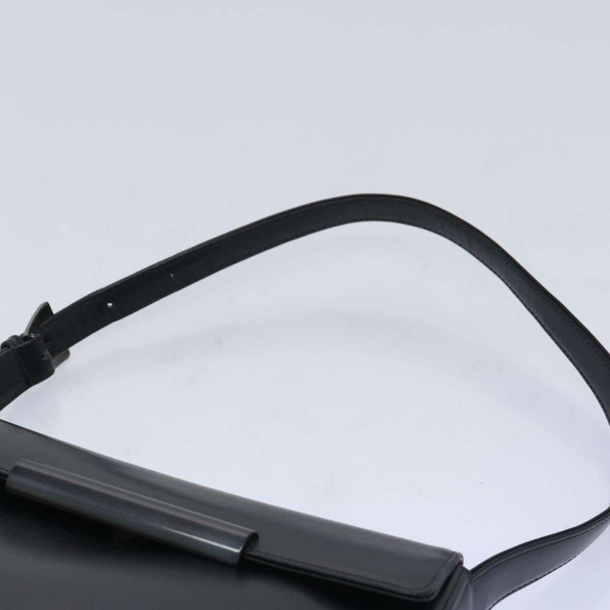 Givenchy Black Leather Shoulder Bag (Pre-Owned)