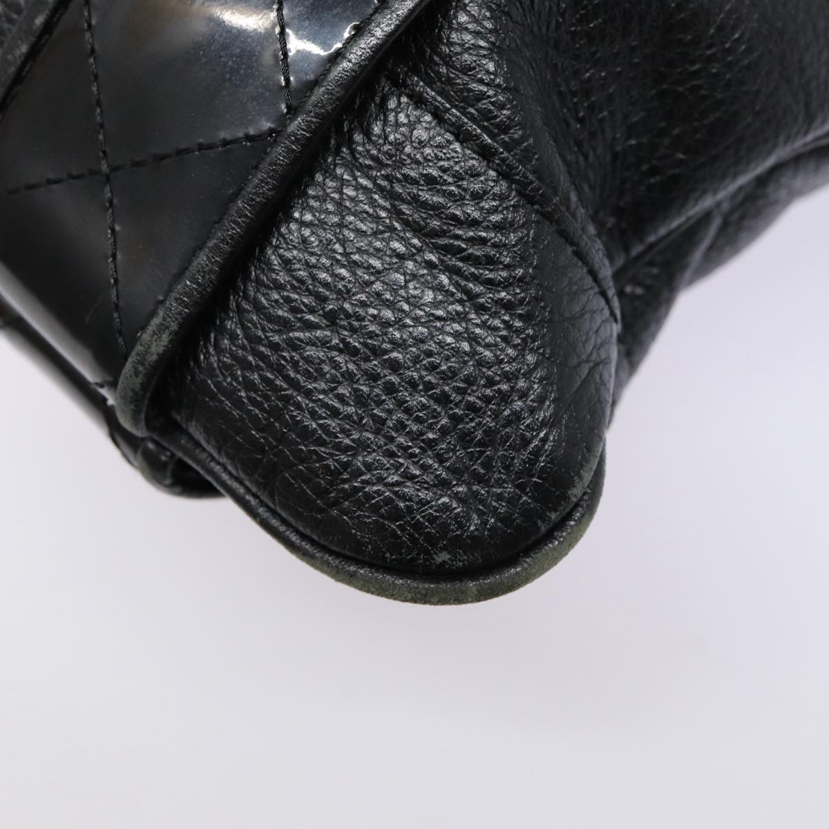 Burberry Black Leather Shoulder Bag (Pre-Owned)