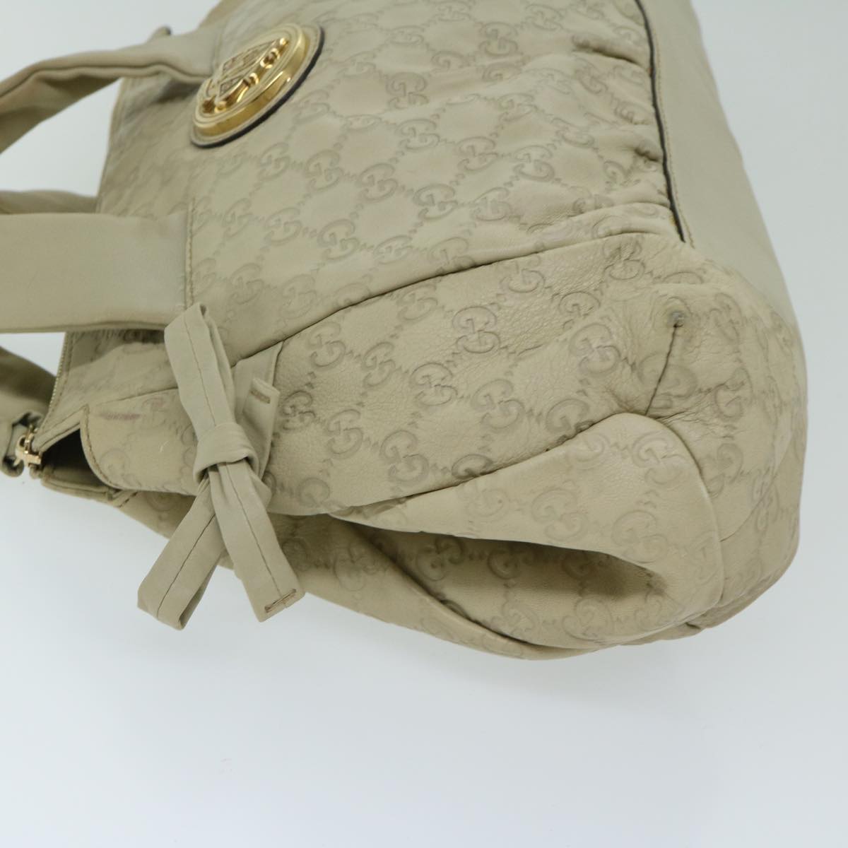 Gucci Gg Canvas Beige Canvas Handbag (Pre-Owned)