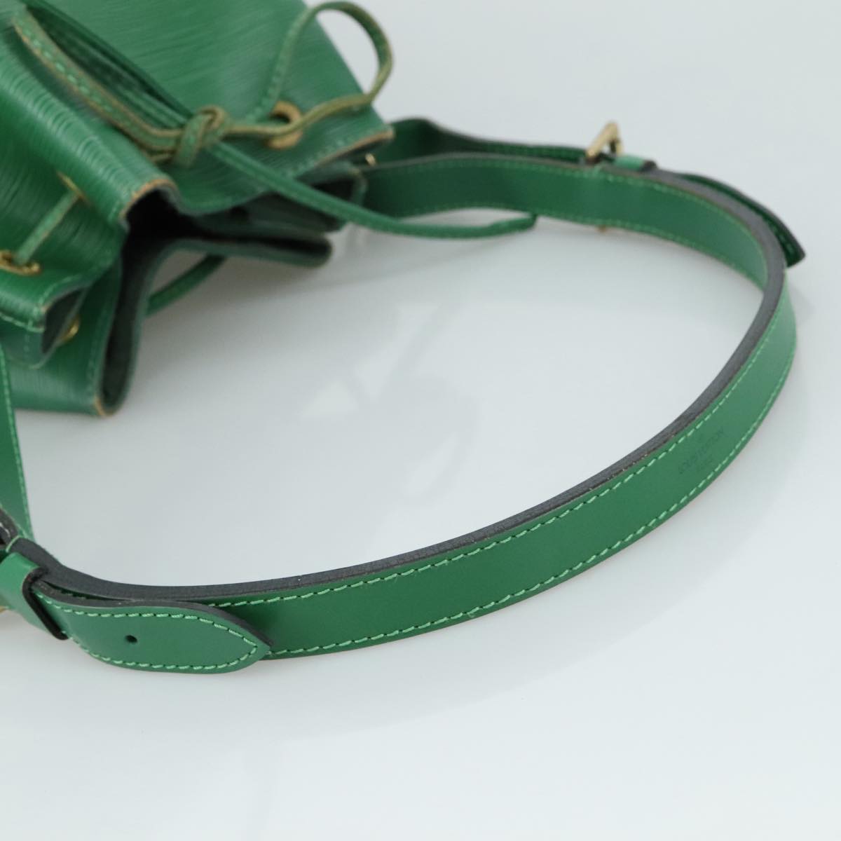 Louis Vuitton Noé Green Leather Shoulder Bag (Pre-Owned)