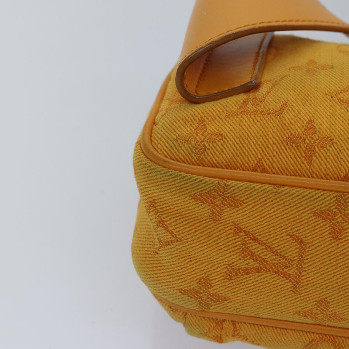 Louis Vuitton Outdoor Yellow Canvas Shoulder Bag (Pre-Owned)