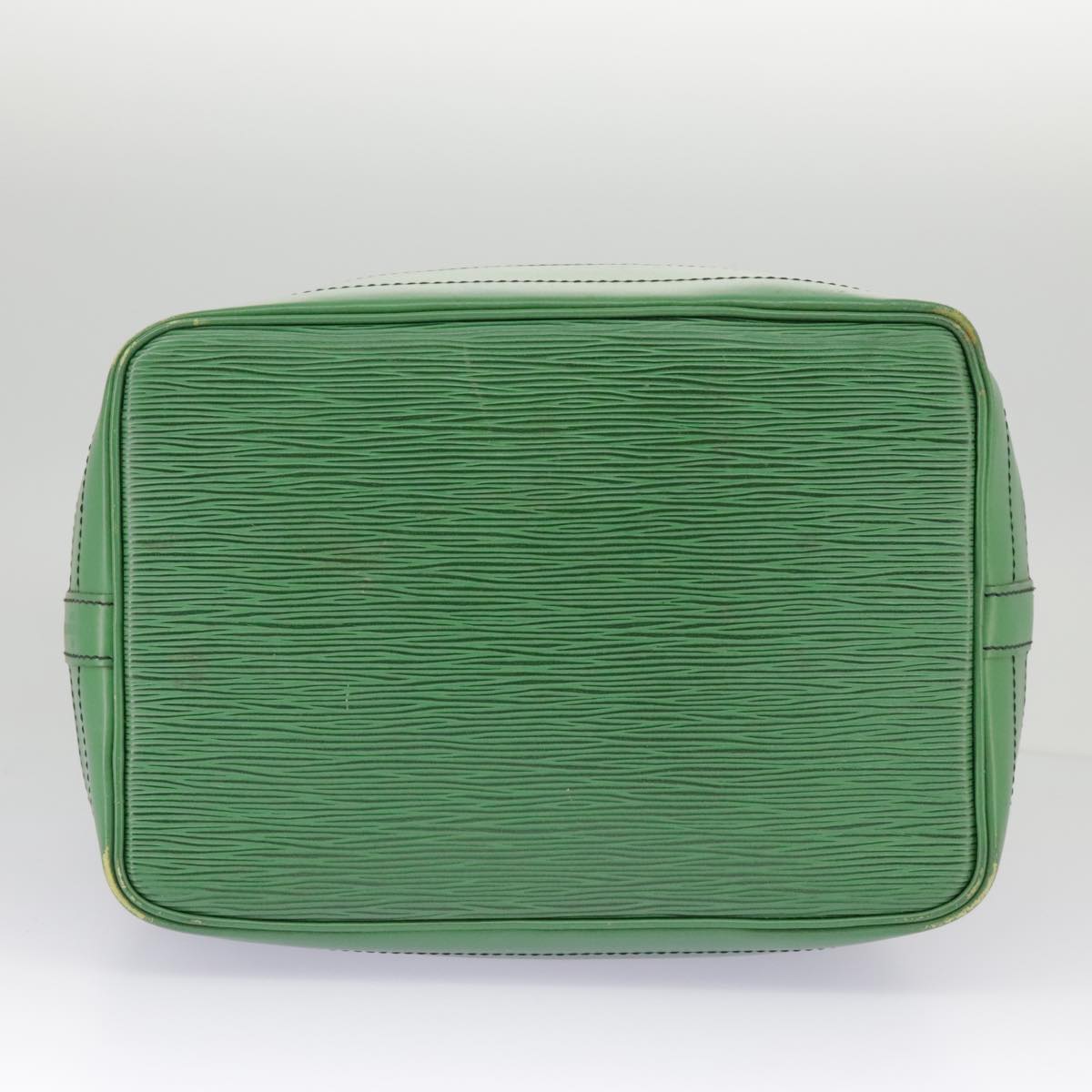 Louis Vuitton Noé Green Leather Shoulder Bag (Pre-Owned)