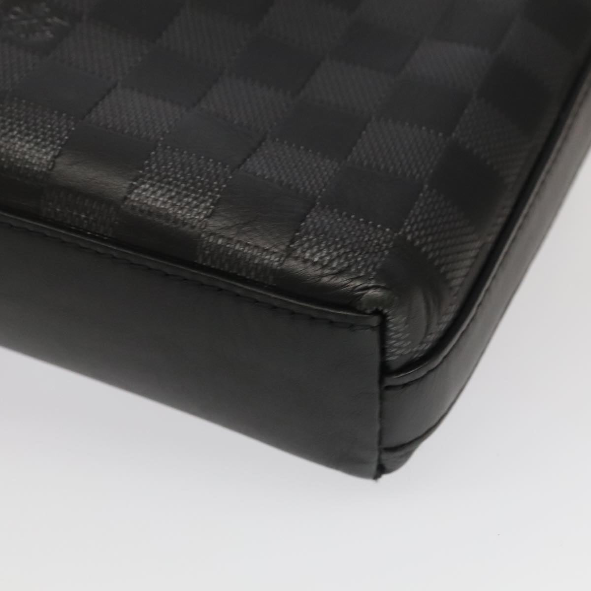 Louis Vuitton Discovery Black Leather Shoulder Bag (Pre-Owned)