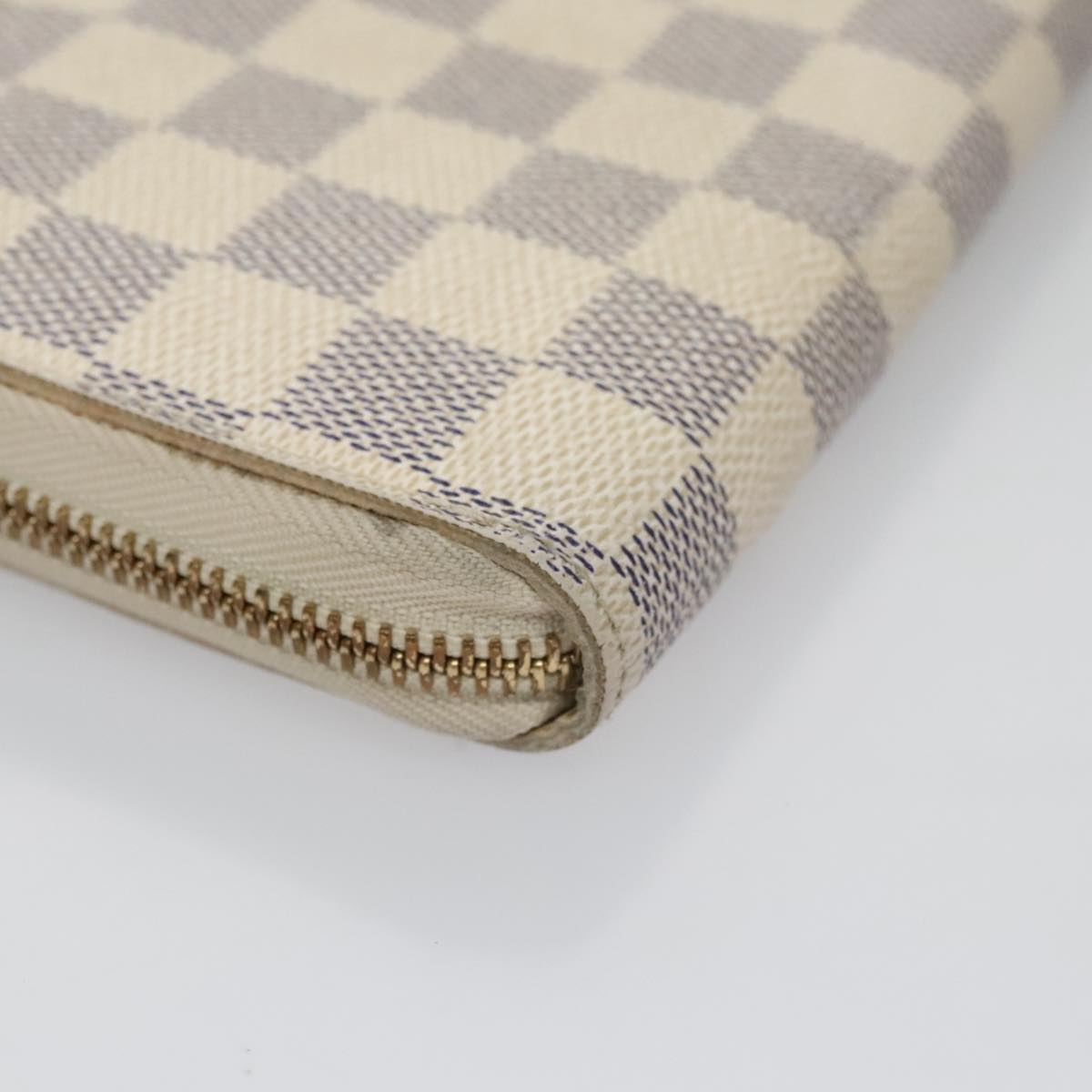 Louis Vuitton Zippy Wallet White Canvas Wallet  (Pre-Owned)