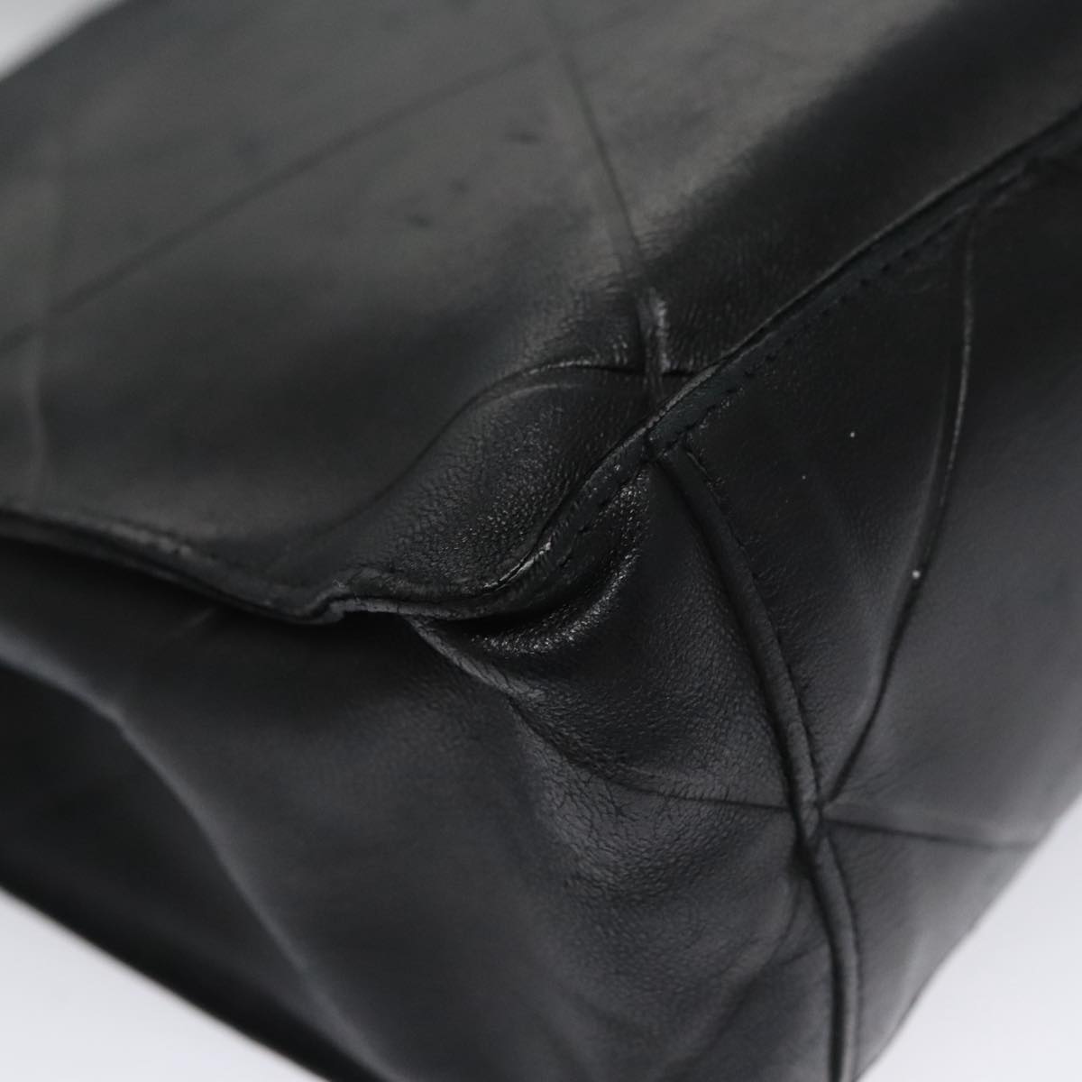 Chanel Black Leather Handbag (Pre-Owned)