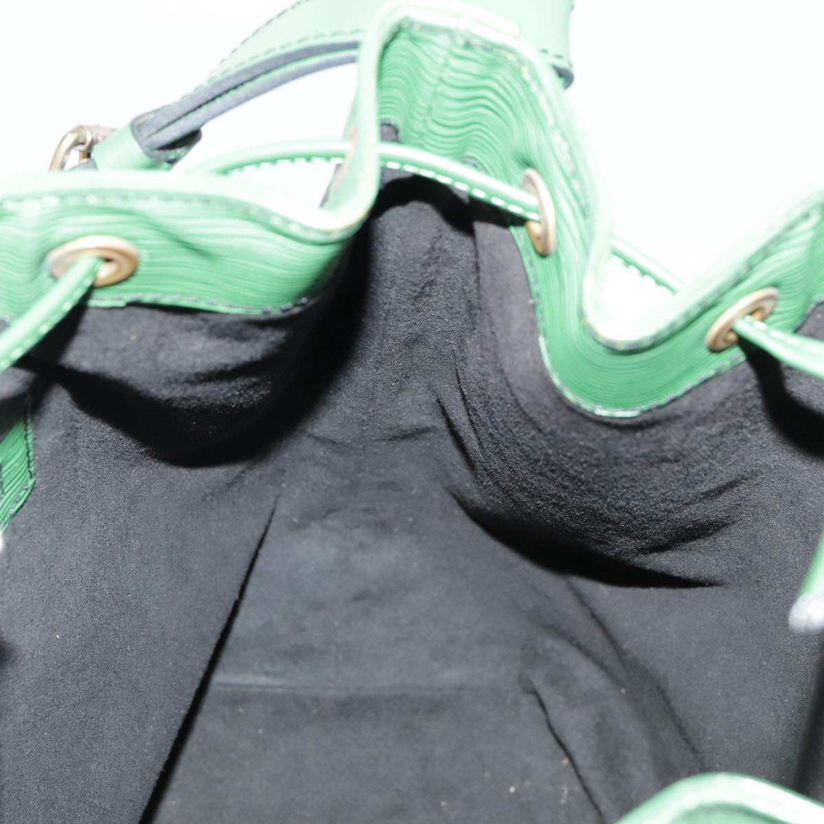 Louis Vuitton Noé Green Leather Shoulder Bag (Pre-Owned)
