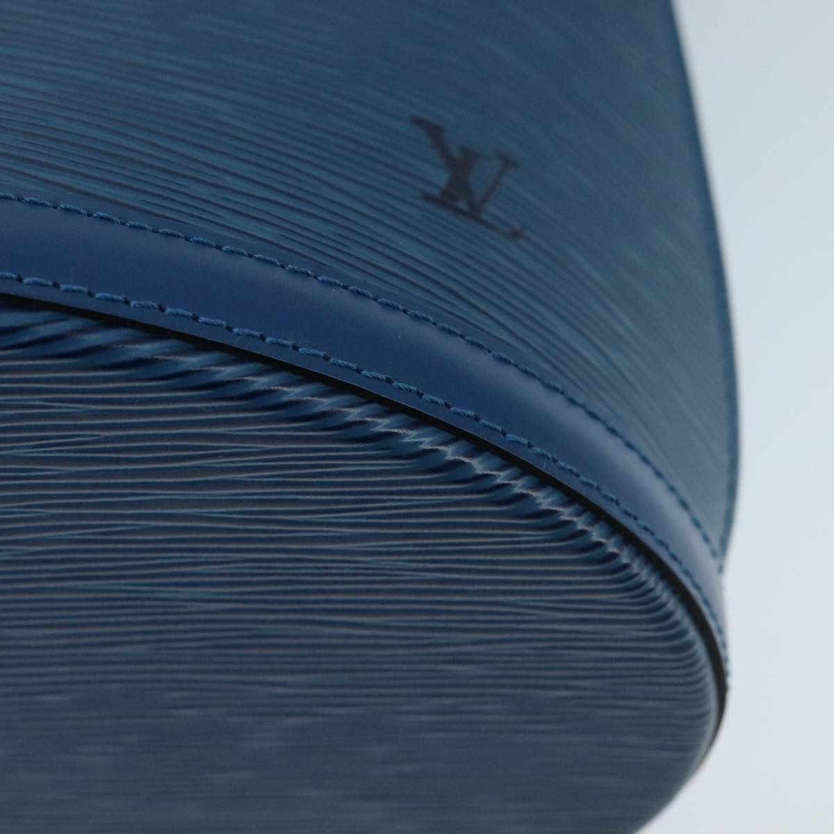 Louis Vuitton Cluny Blue Leather Shoulder Bag (Pre-Owned)
