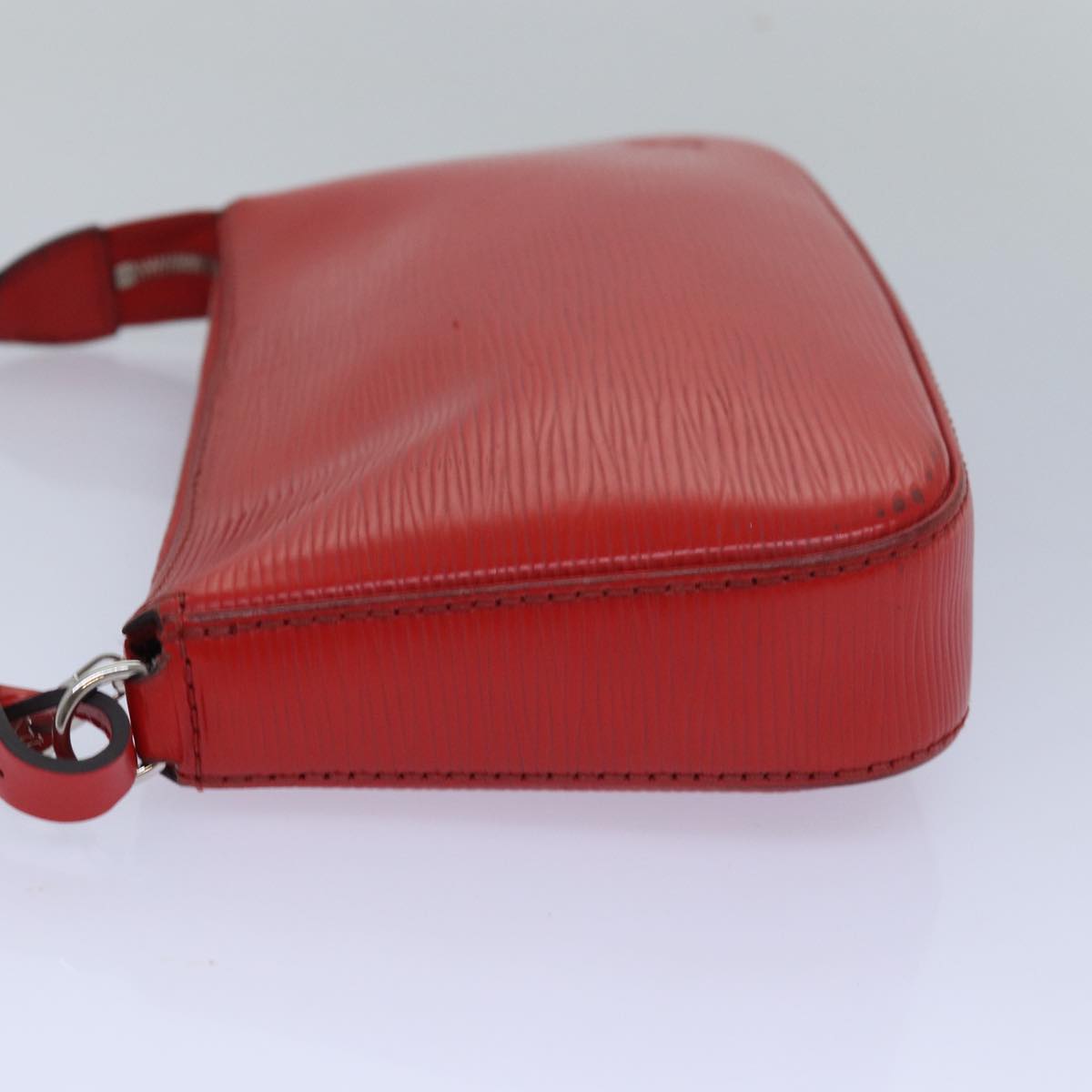 Louis Vuitton Pochette Accessoires Red Leather Clutch Bag (Pre-Owned)