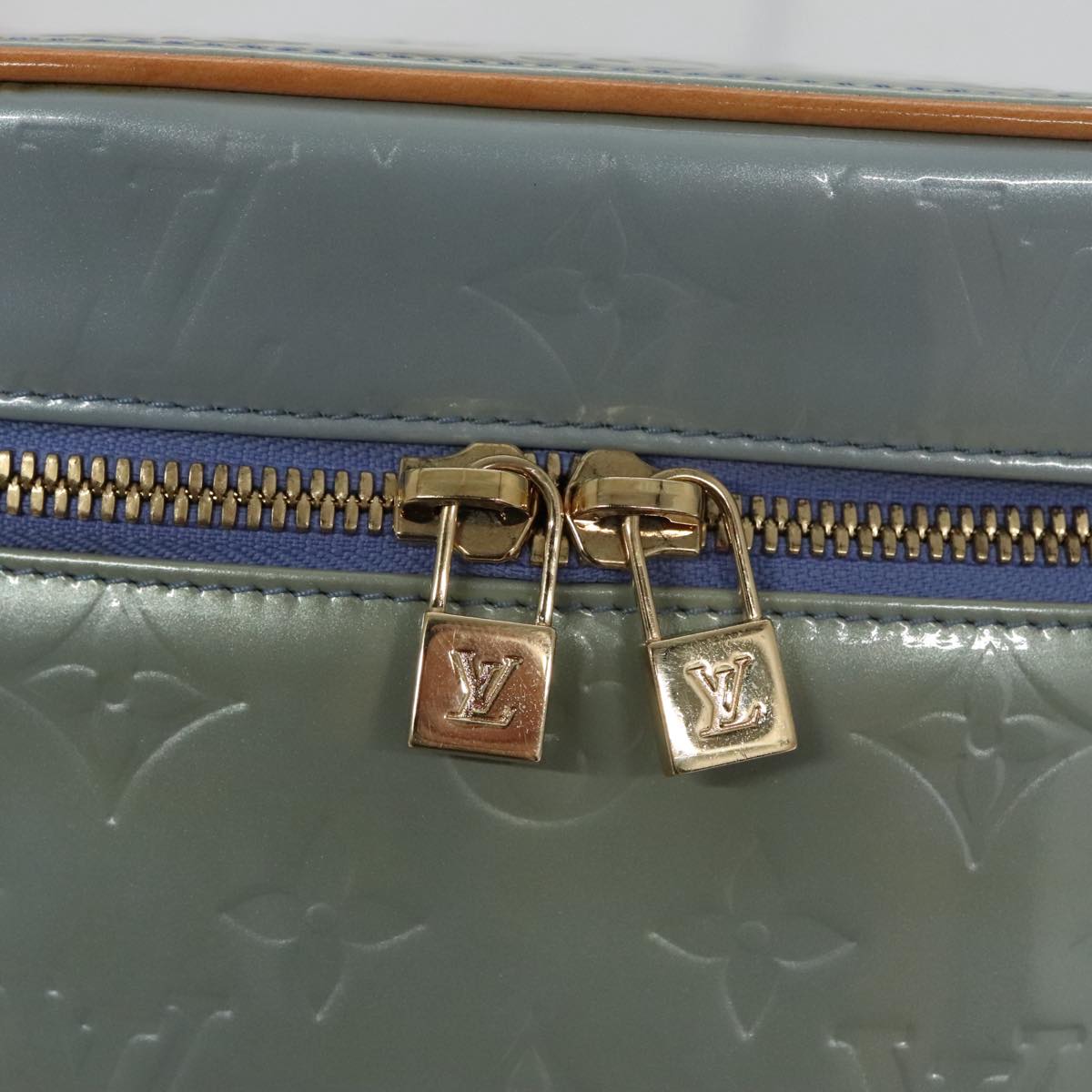 Louis Vuitton Sullivan Grey Patent Leather Shoulder Bag (Pre-Owned)