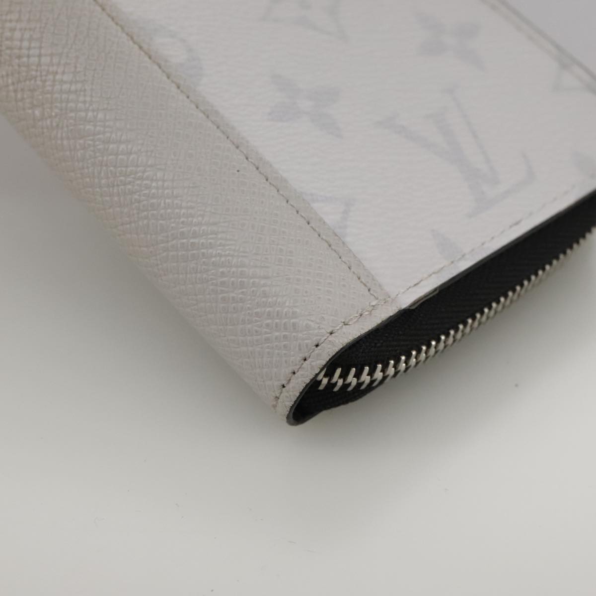 Louis Vuitton Zippy Wallet Vertical Grey Canvas Wallet  (Pre-Owned)