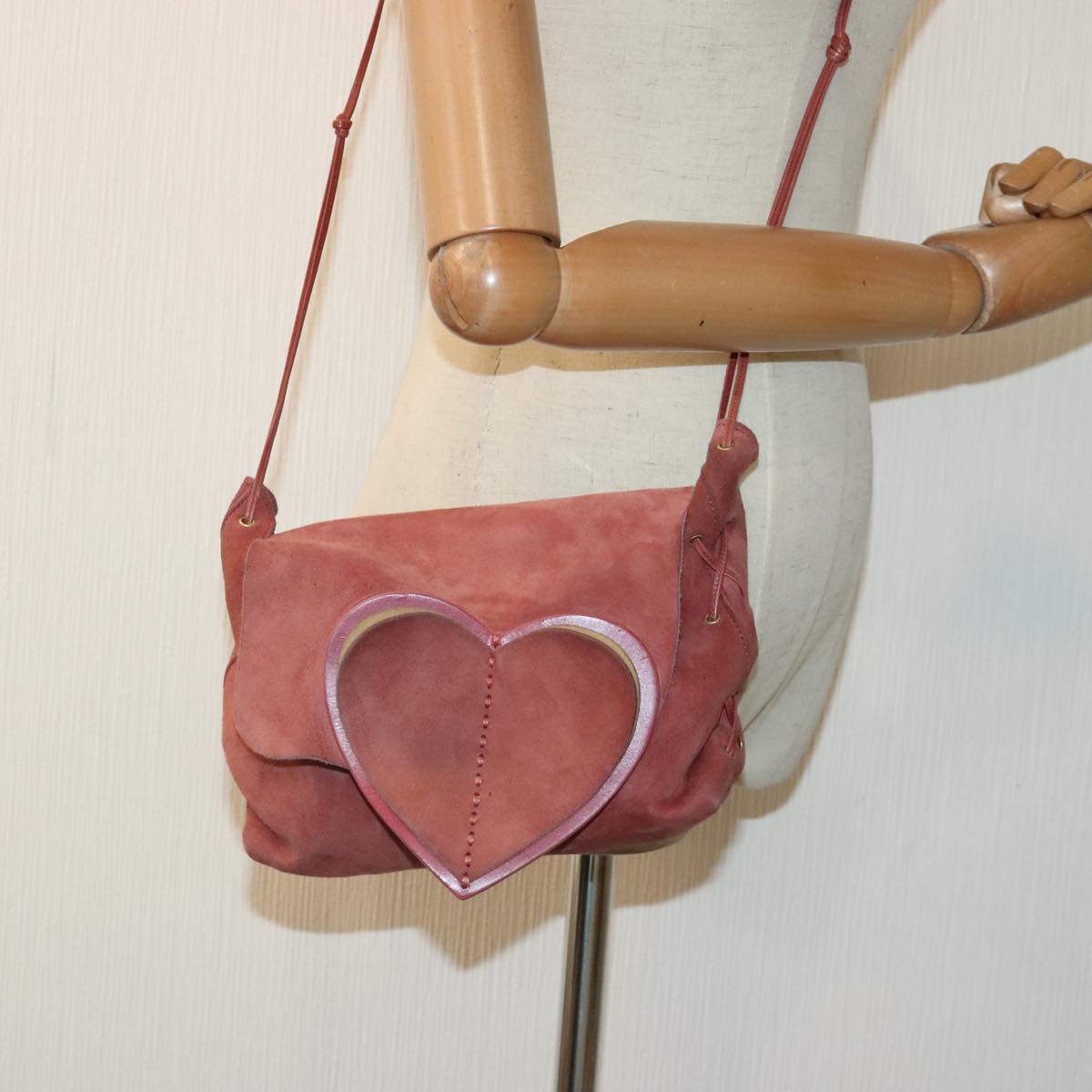 Gucci Red Suede Shoulder Bag (Pre-Owned)