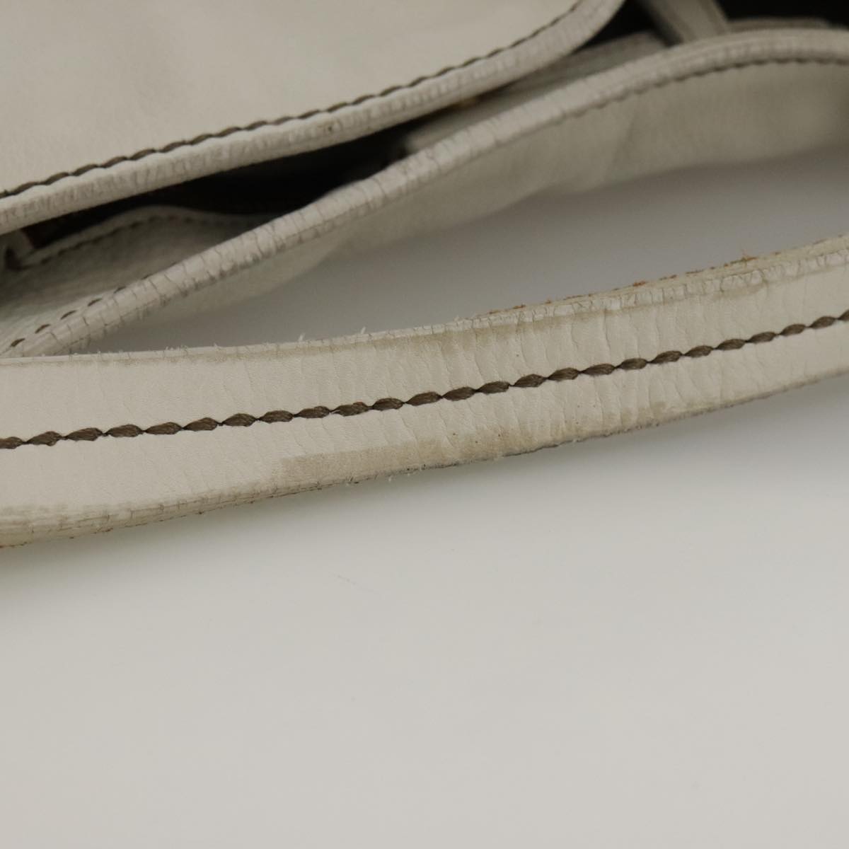 Miu Miu White Leather Shoulder Bag (Pre-Owned)
