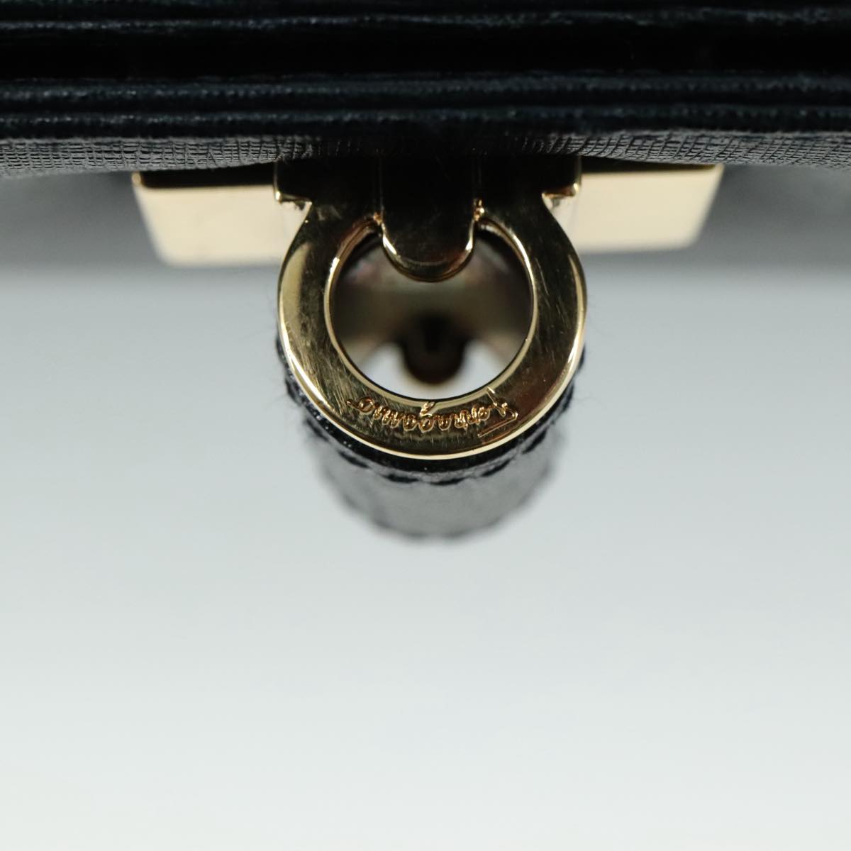 Salvatore Ferragamo - Navy Leather Shoulder Bag (Pre-Owned)