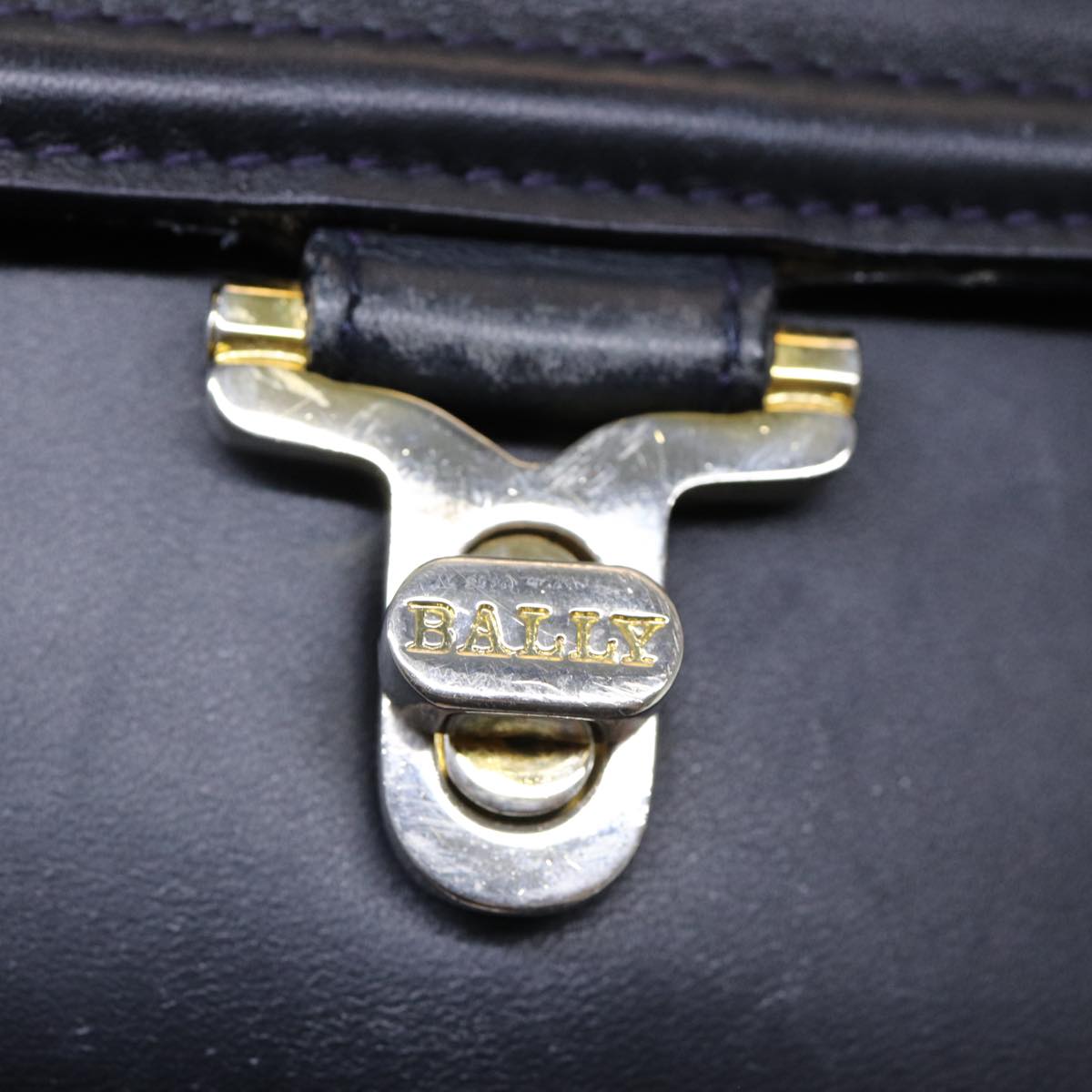 Bally Black Leather Shoulder Bag (Pre-Owned)