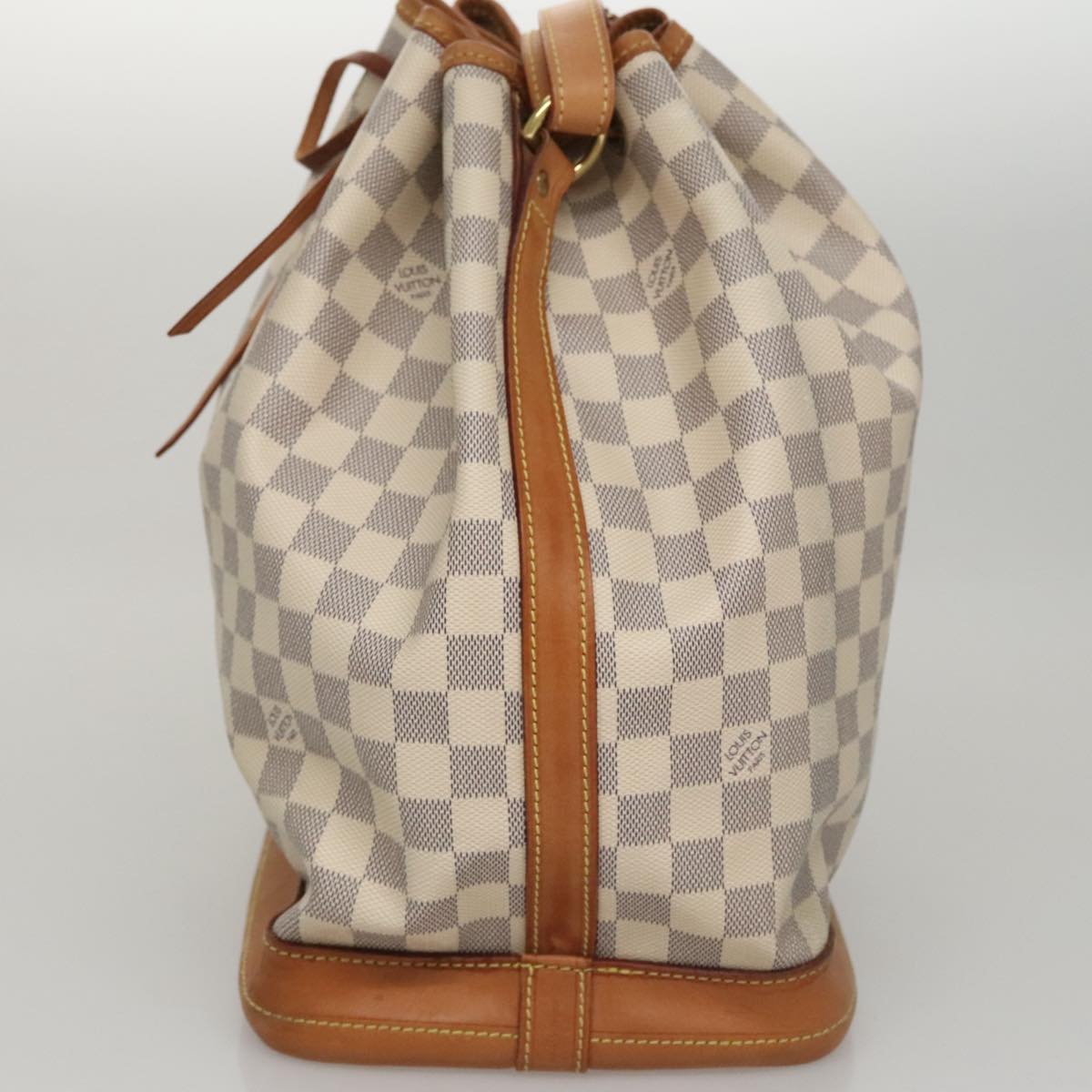 Louis Vuitton Noé White Canvas Shoulder Bag (Pre-Owned)