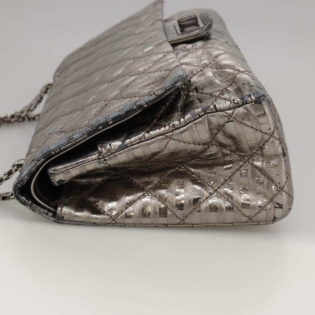 Chanel 2,55 Silver Leather Shoulder Bag (Pre-Owned)