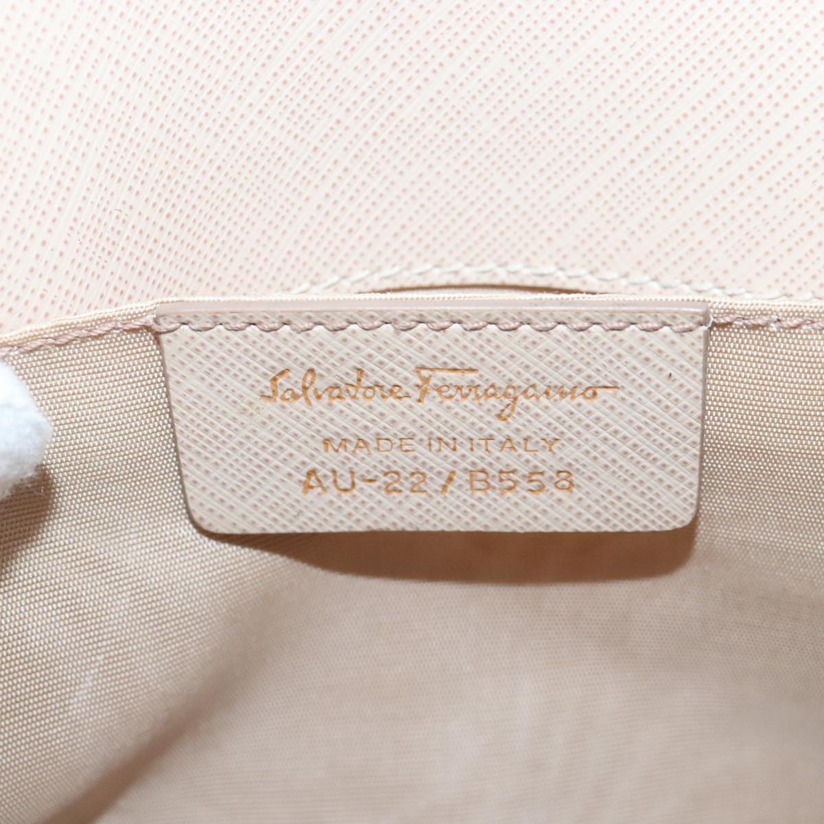 Salvatore Ferragamo Vara Beige Leather Shoulder Bag (Pre-Owned)